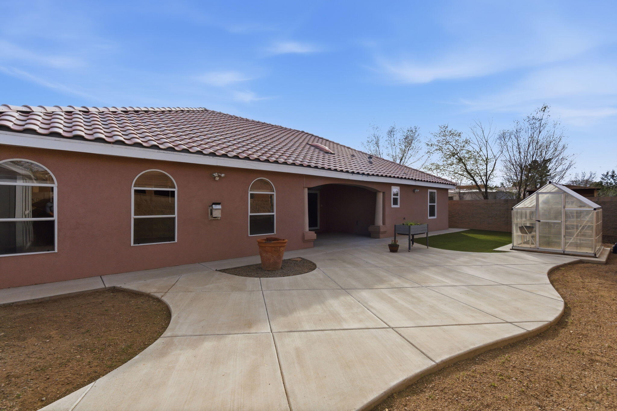 211 Hendrix Road NW