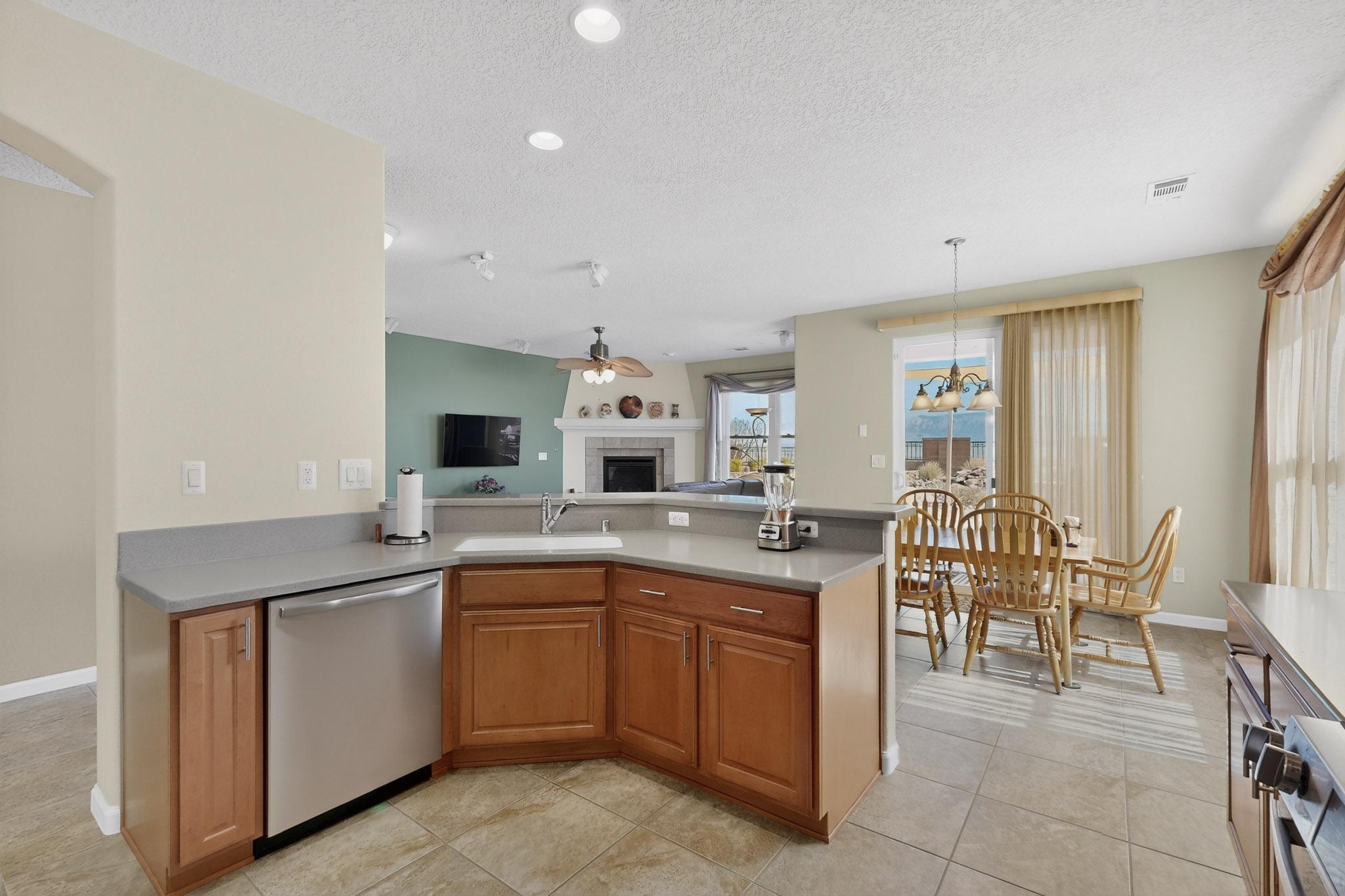 10200 Avenida Vista Sol NW