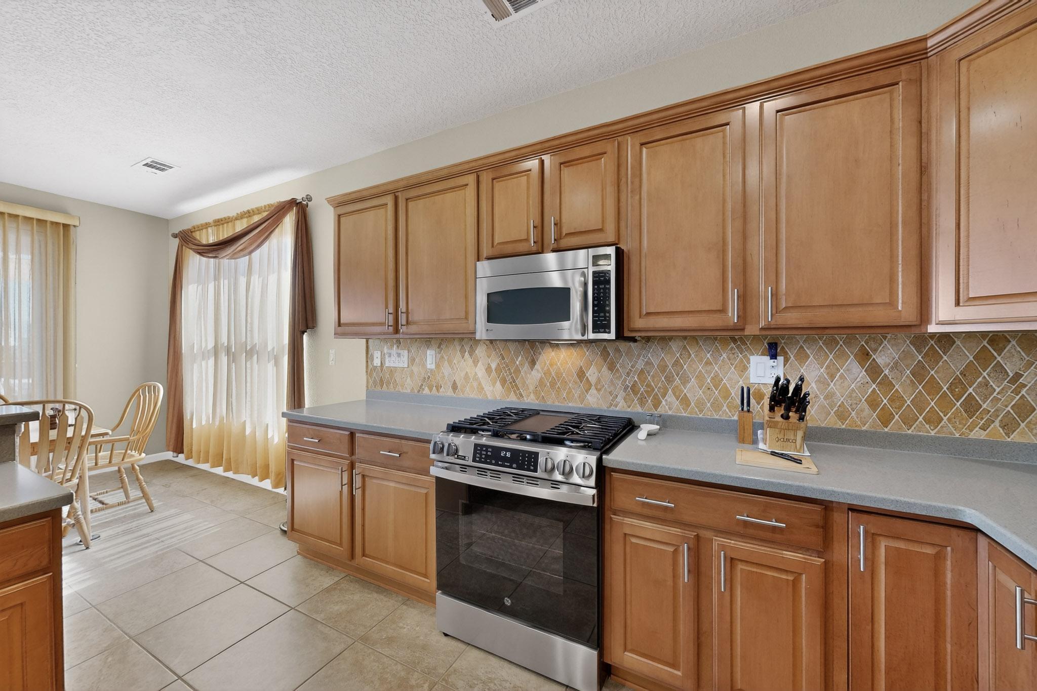 10200 Avenida Vista Sol NW