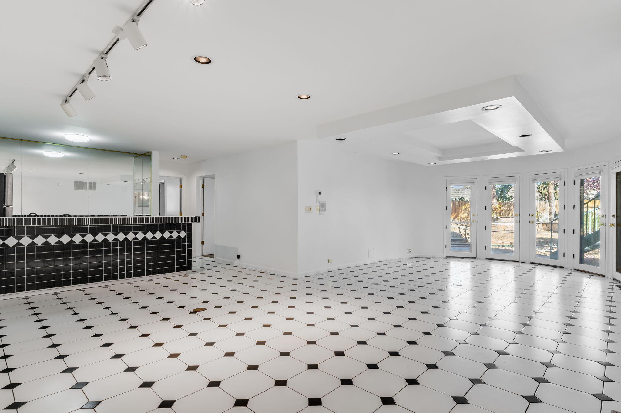 4411 Constitution Avenue NE