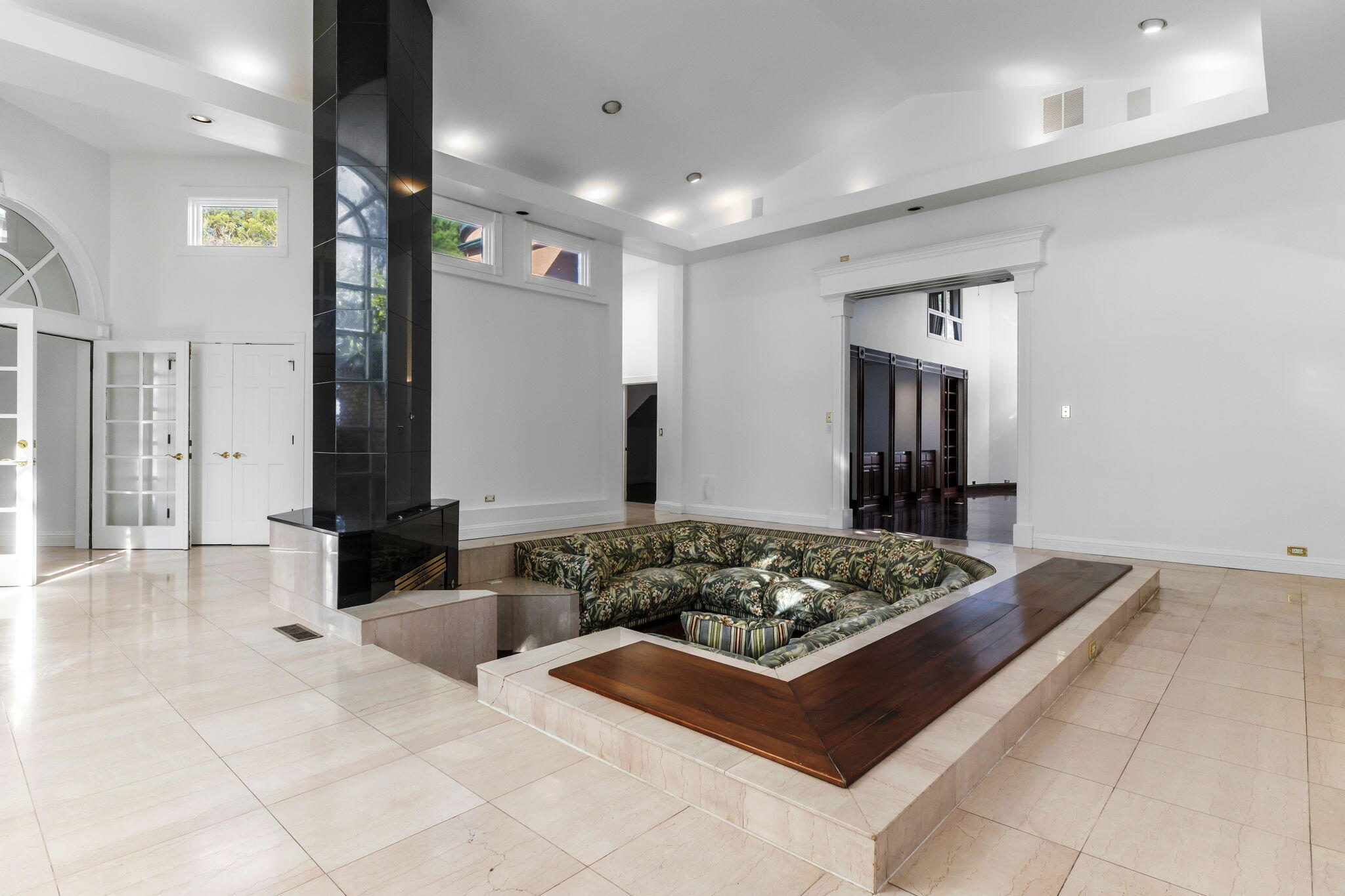 4411 Constitution Avenue NE