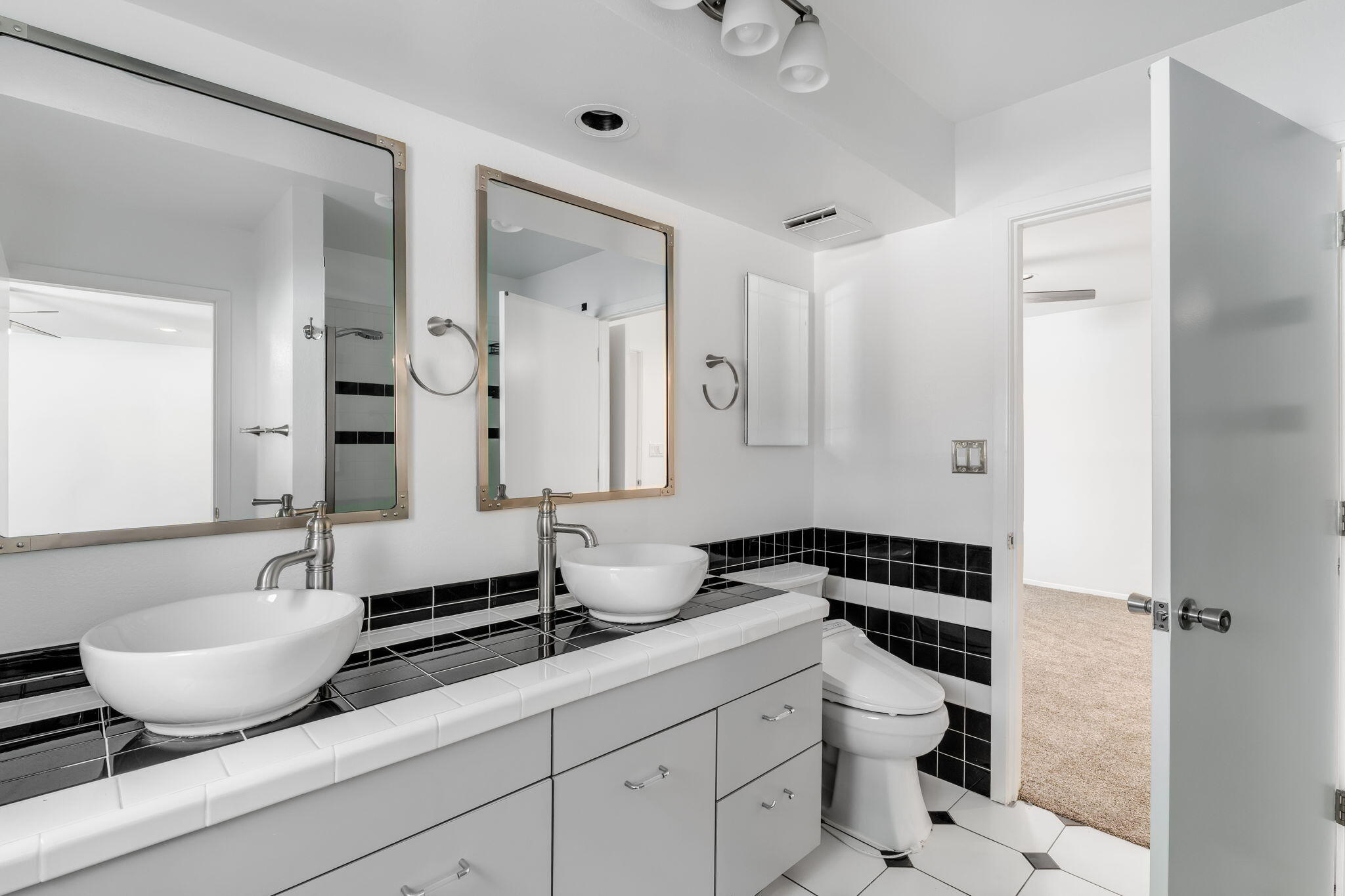 4411 Constitution Avenue NE