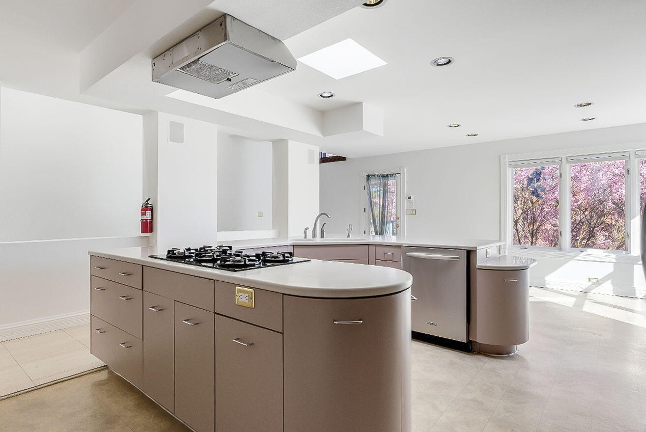 4411 Constitution Avenue NE