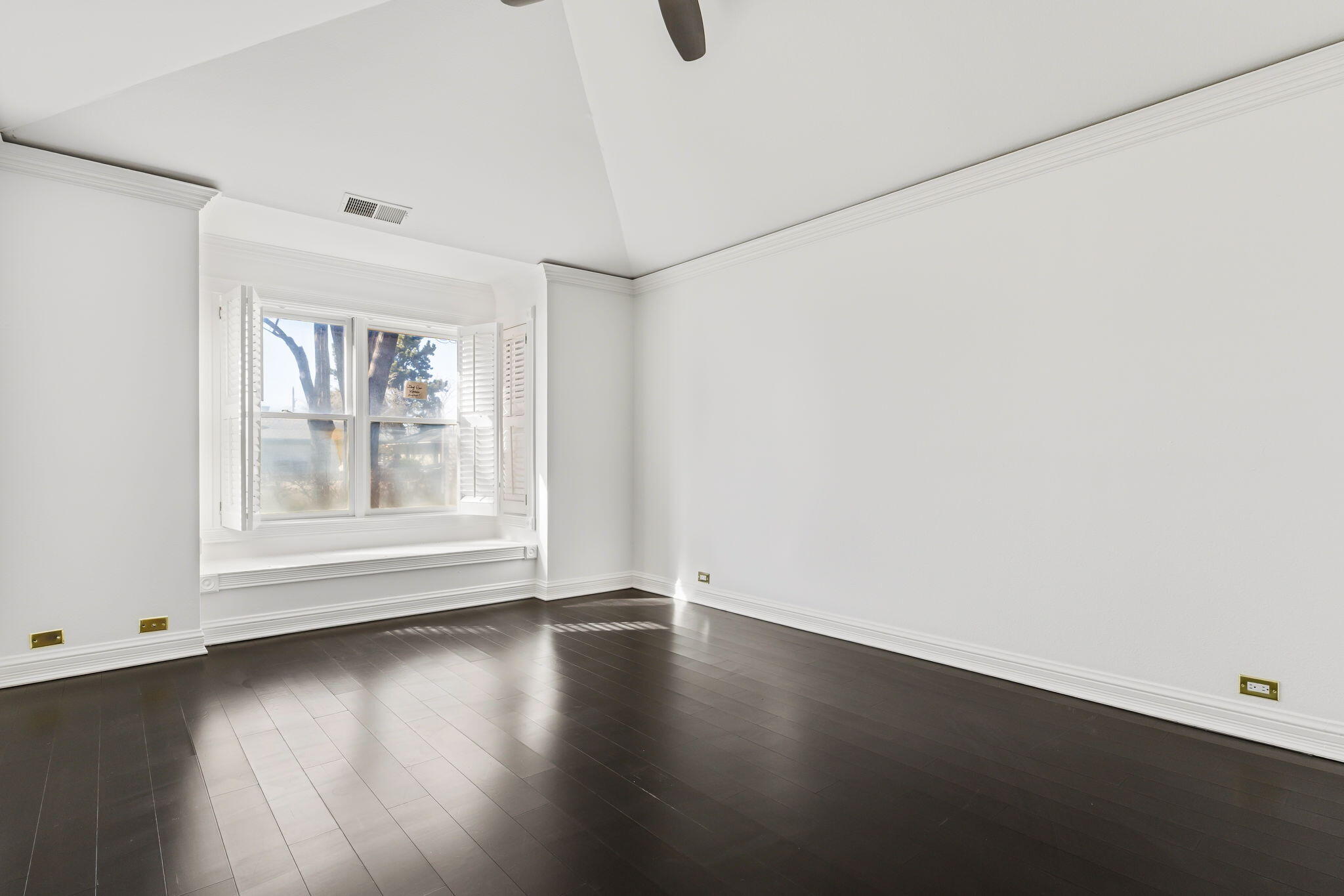 4411 Constitution Avenue NE