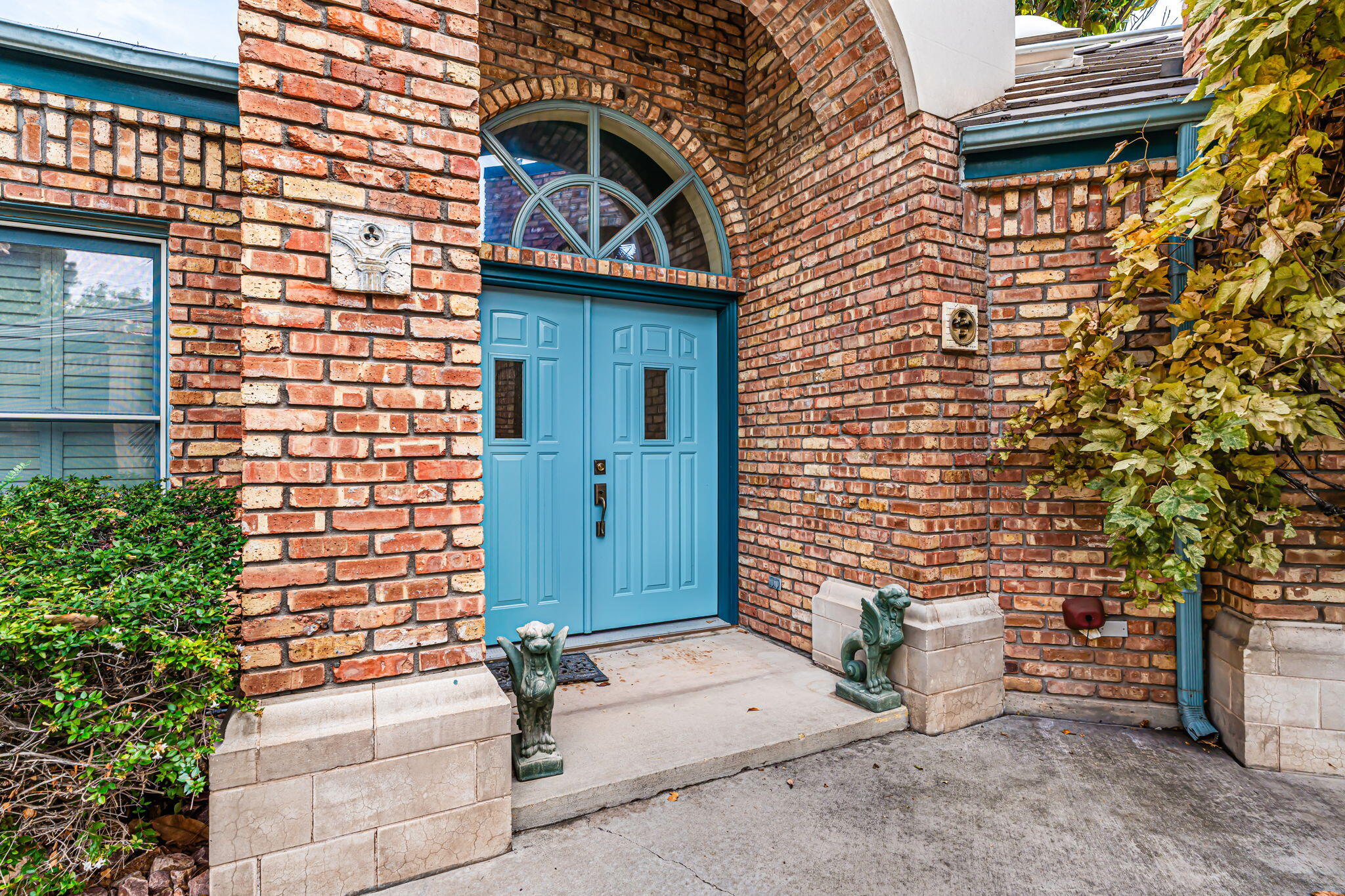 4411 Constitution Avenue NE