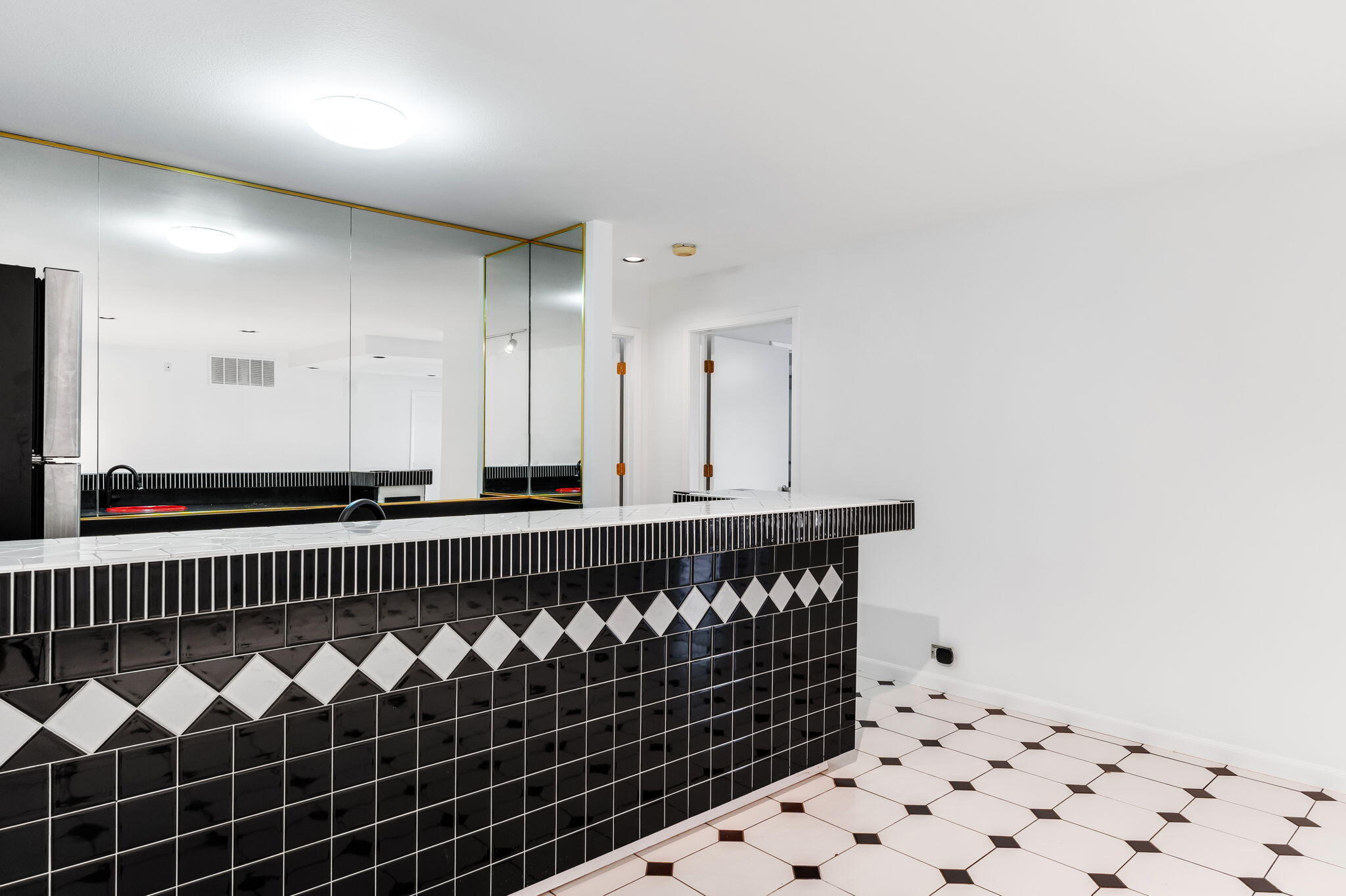 4411 Constitution Avenue NE