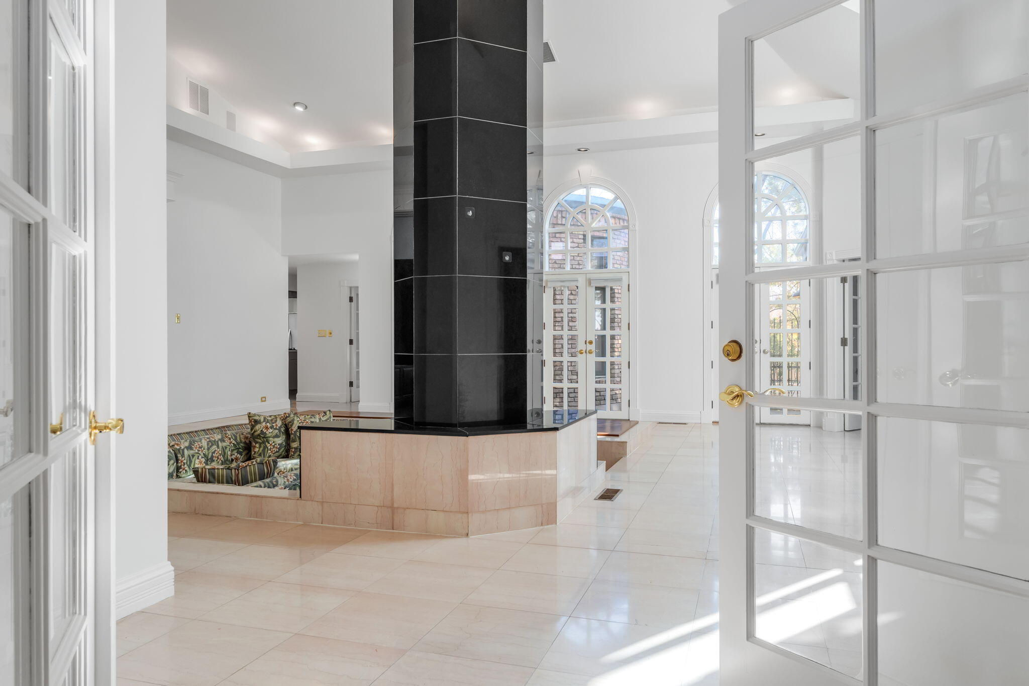 4411 Constitution Avenue NE