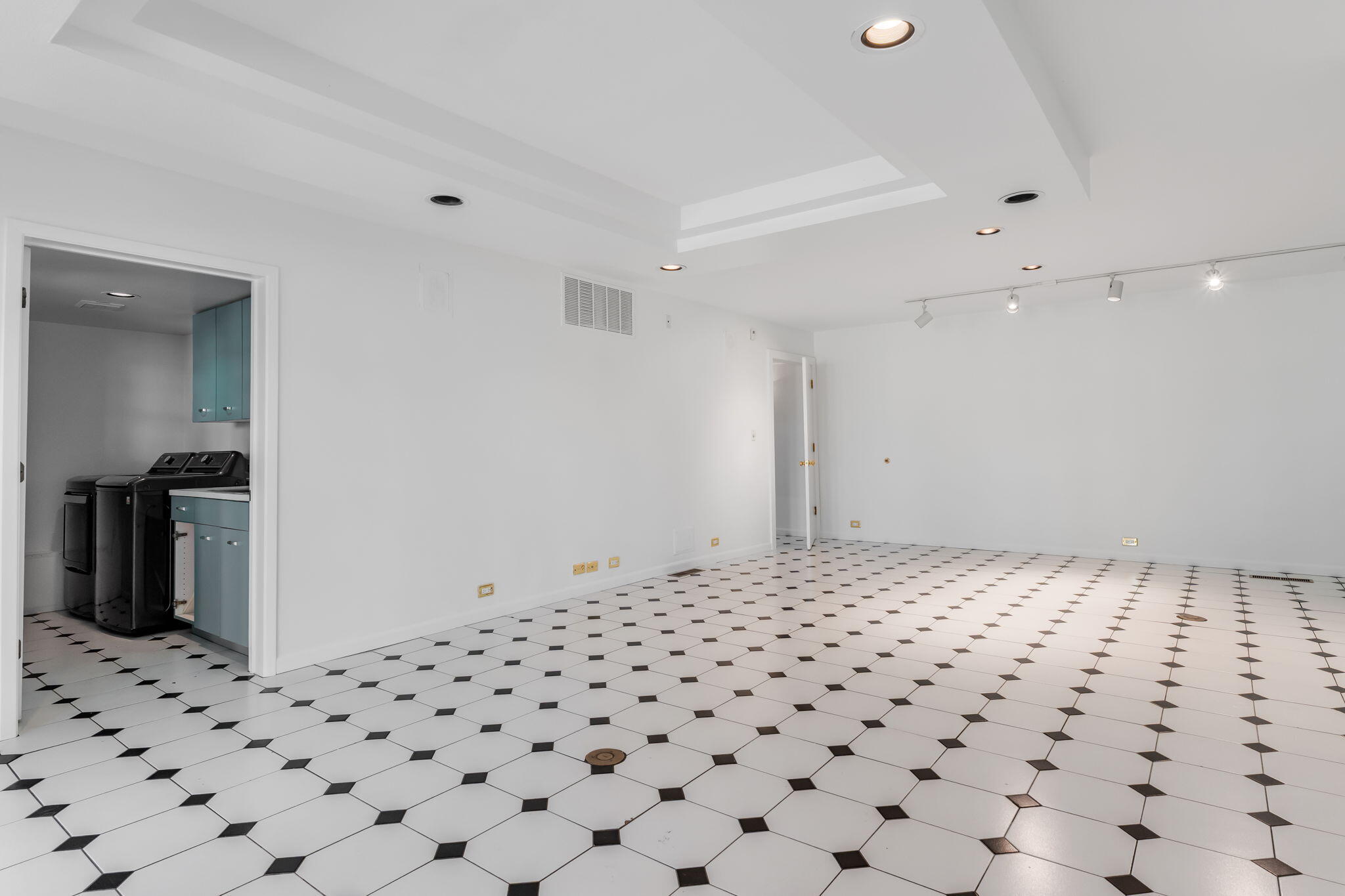 4411 Constitution Avenue NE