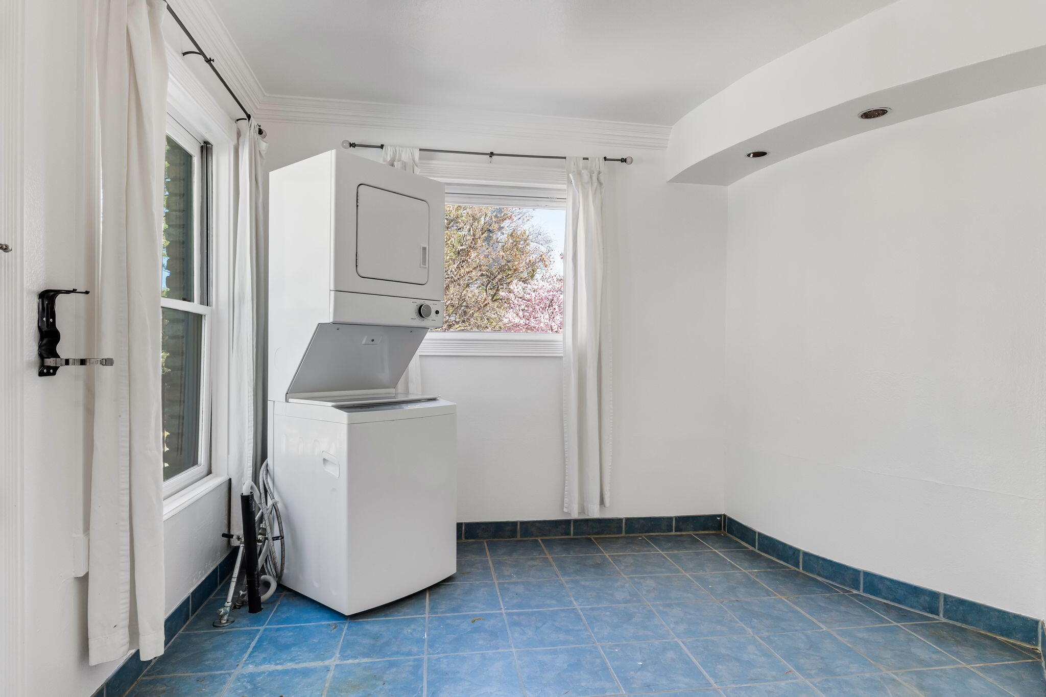 4411 Constitution Avenue NE