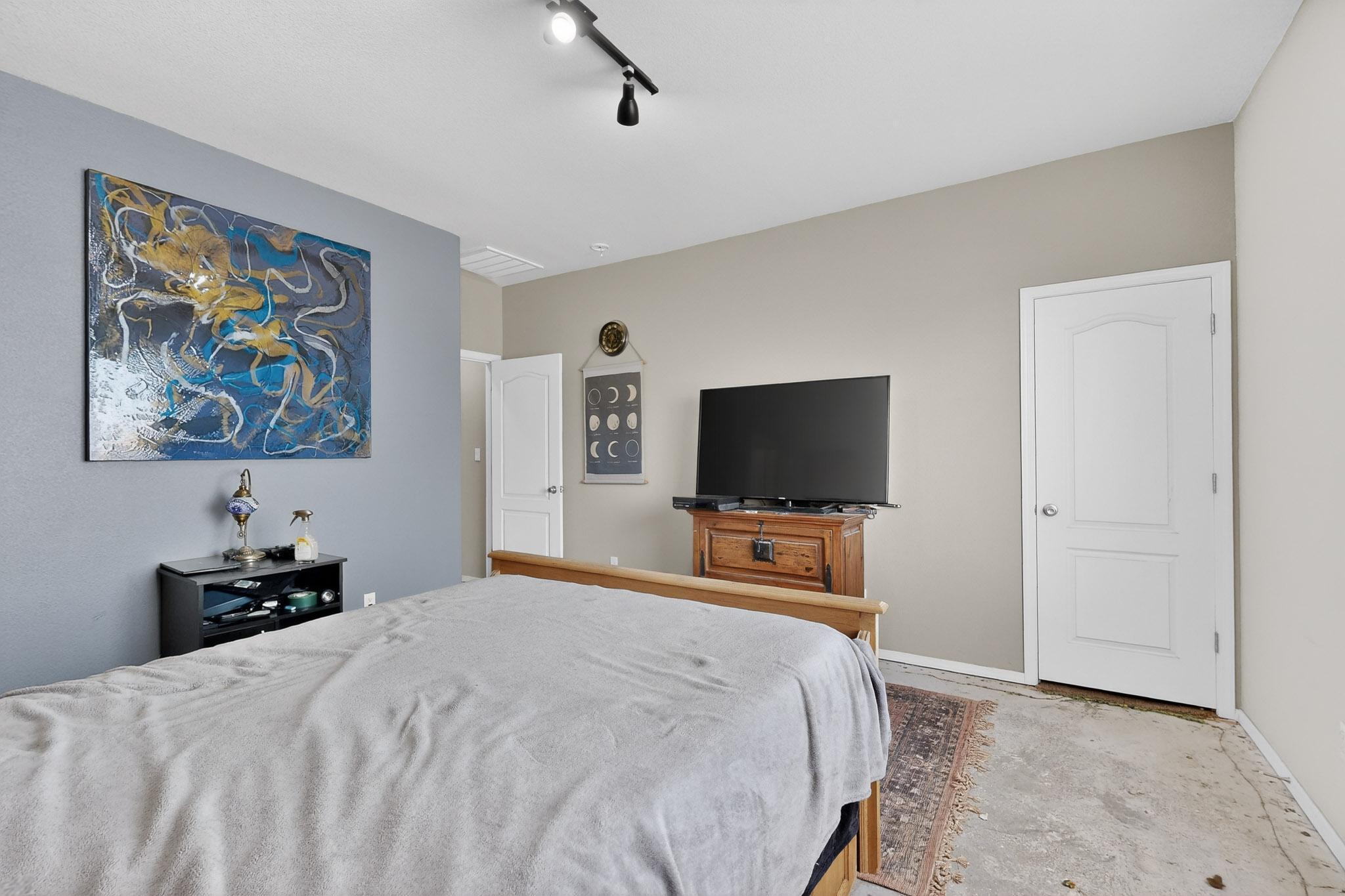 6701 Mountain Hawk Loop NE