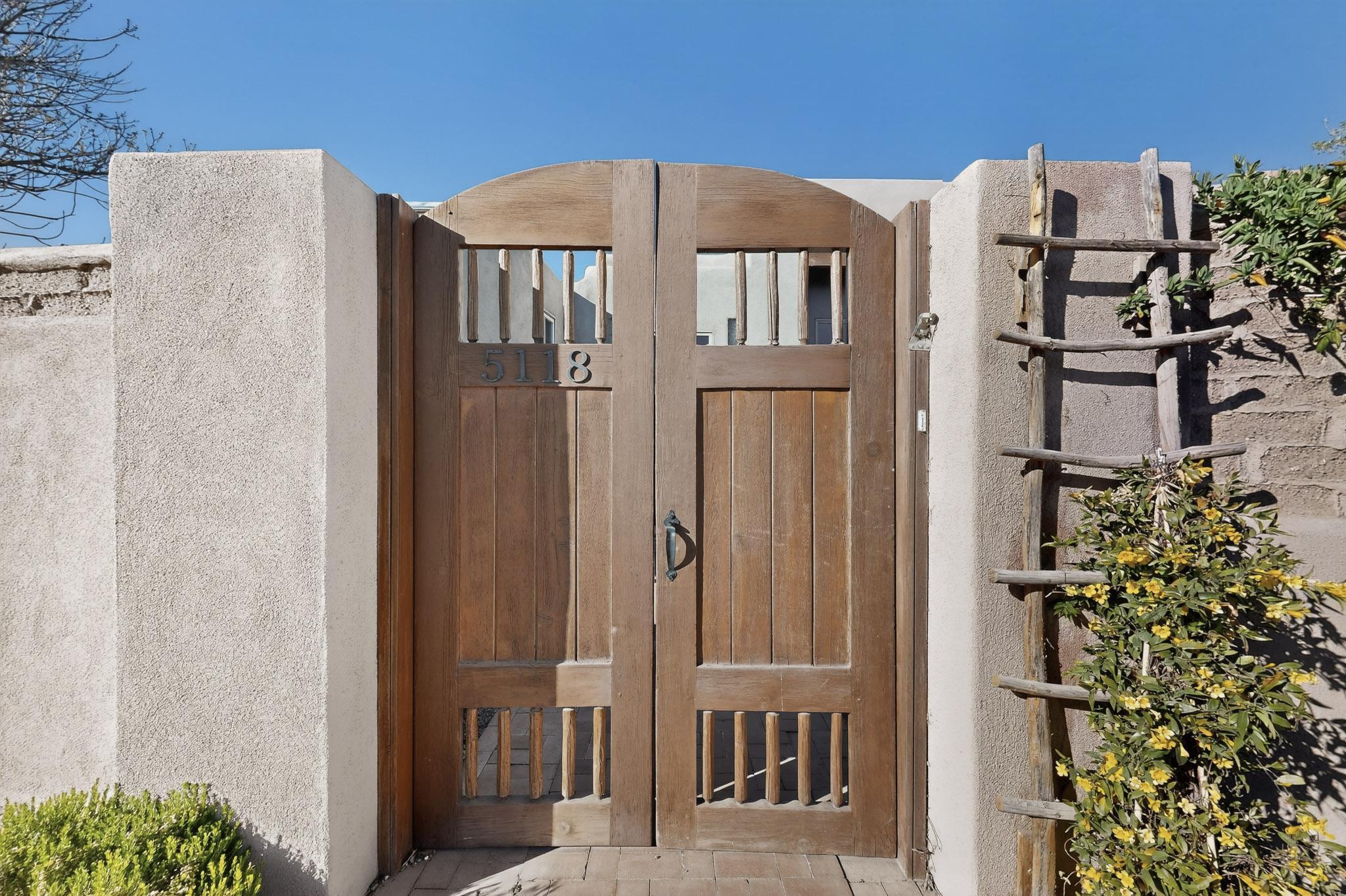 5118 Guadalupe Trail NW