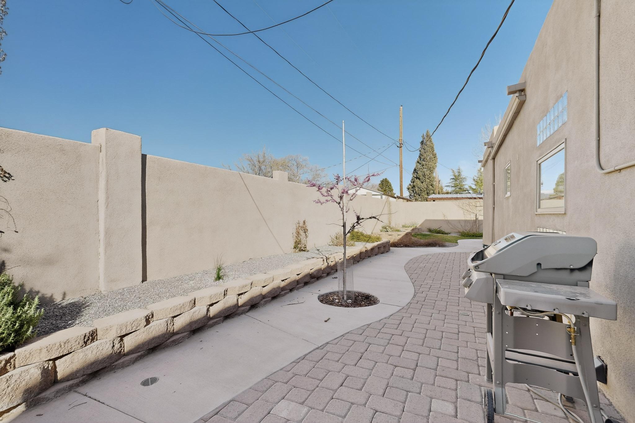 5118 Guadalupe Trail NW