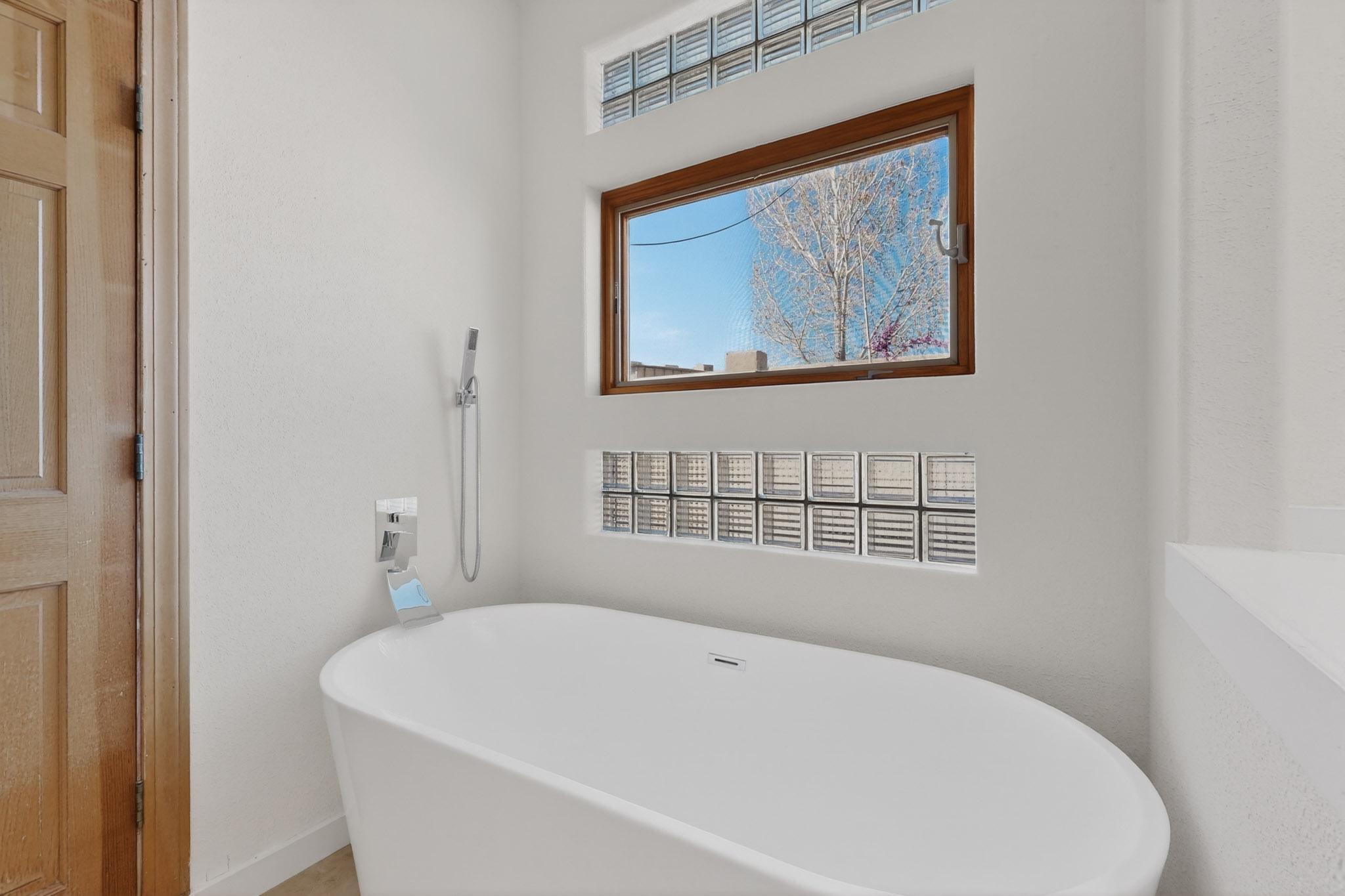 5118 Guadalupe Trail NW