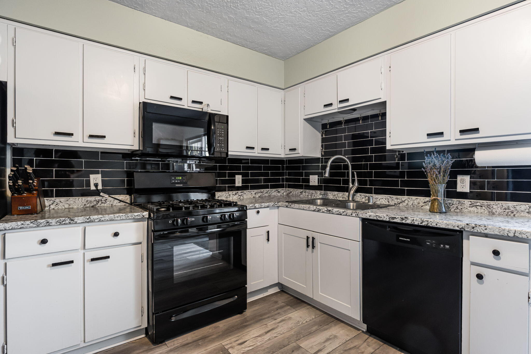 1121 Chelwood Park Boulevard NE APT 6