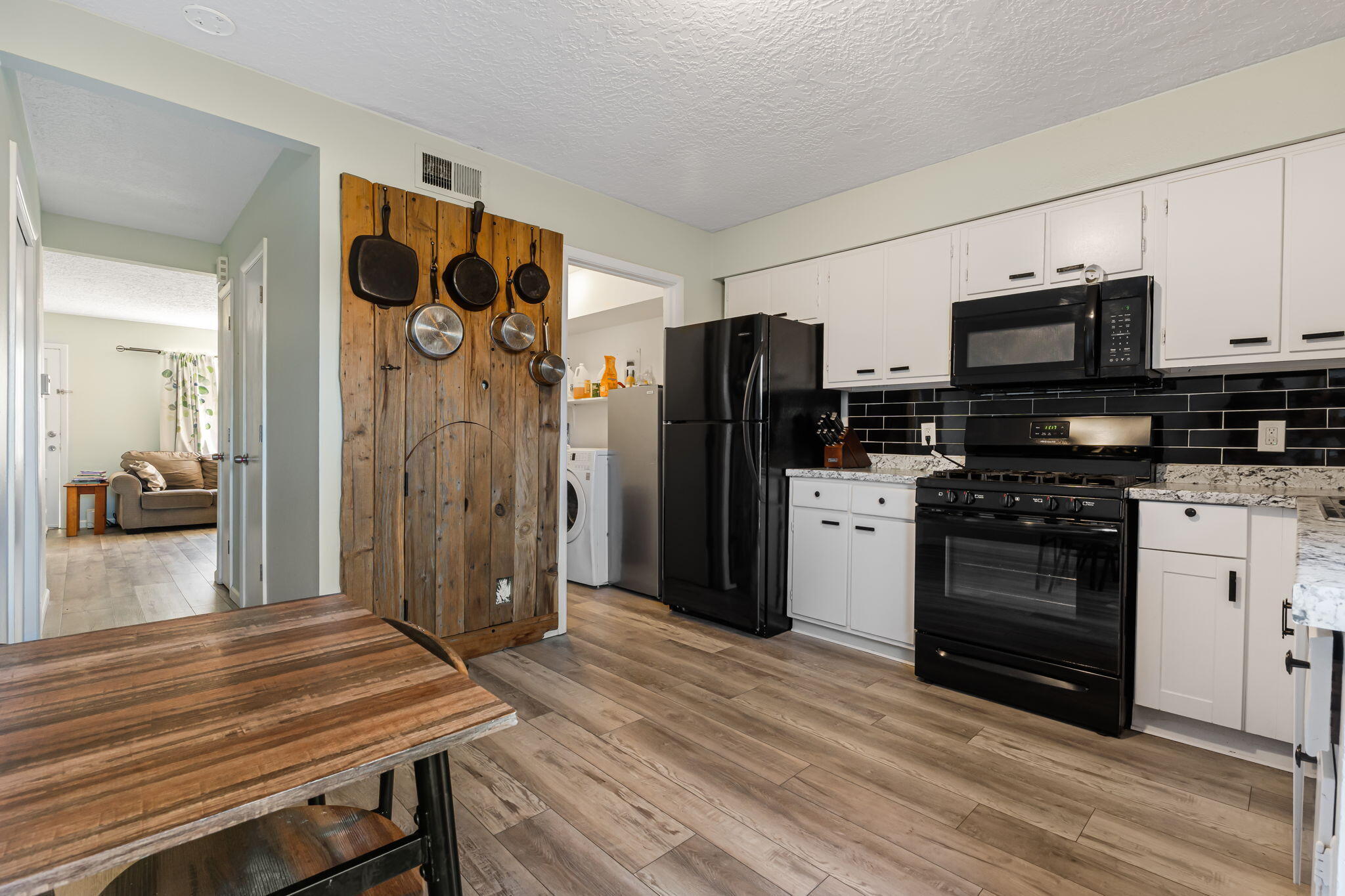 1121 Chelwood Park Boulevard NE APT 6