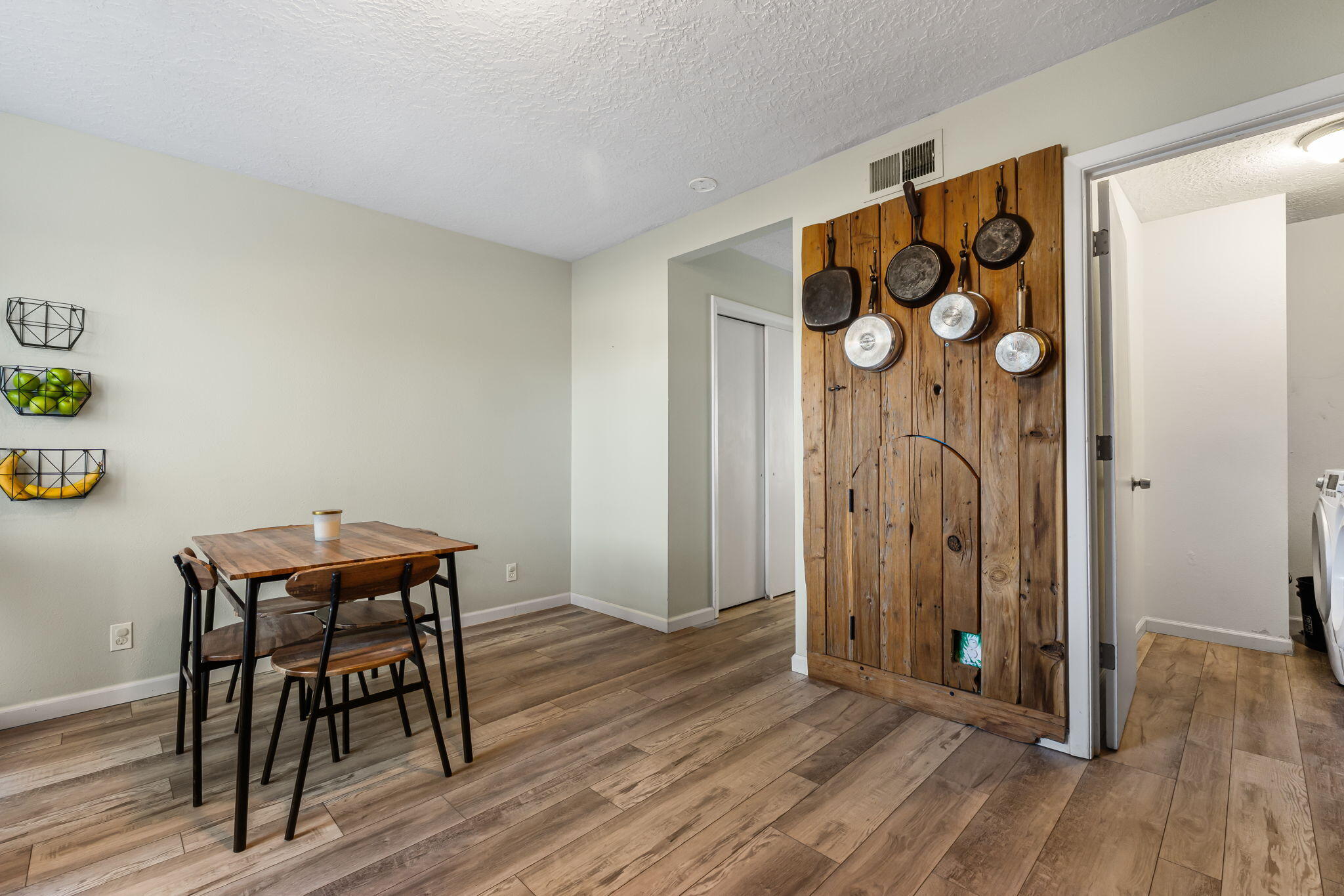 1121 Chelwood Park Boulevard NE APT 6