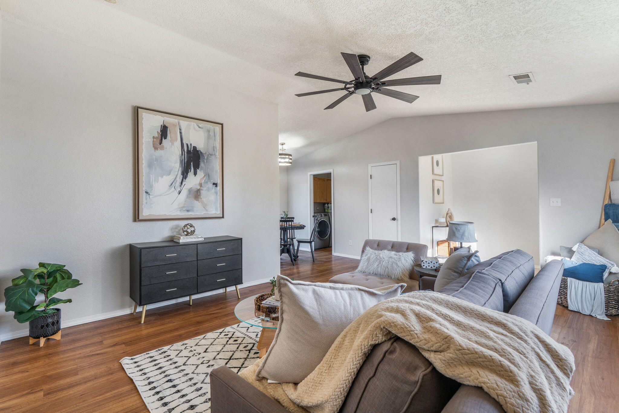 1305 Villa Campo NE