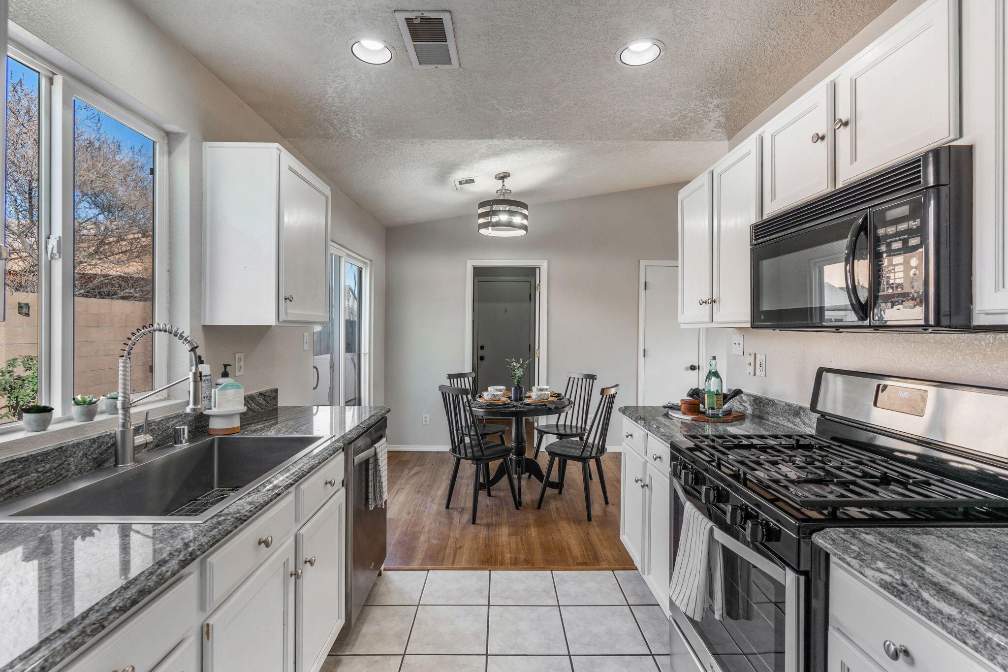 1305 Villa Campo NE