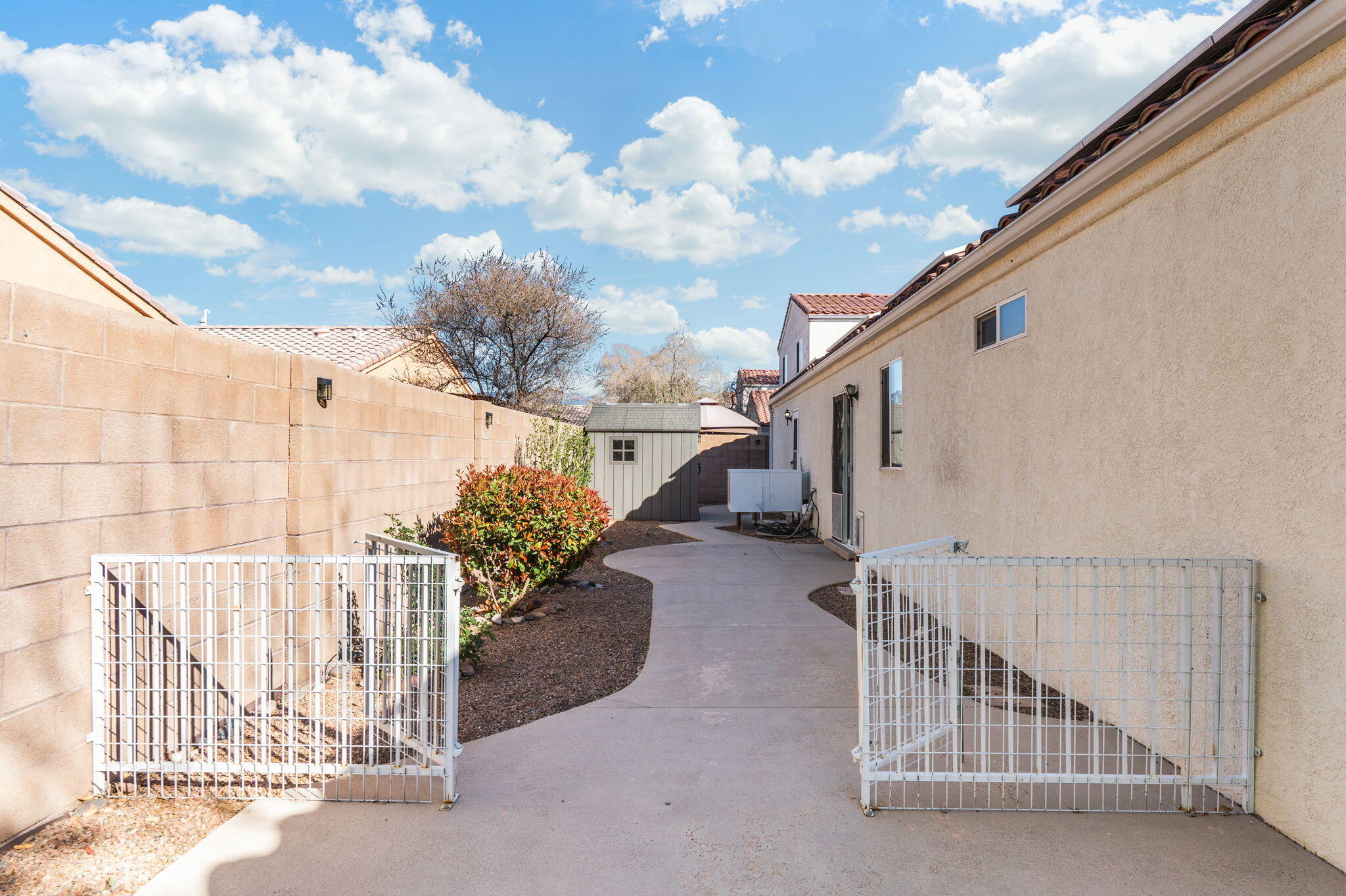 1305 Villa Campo NE