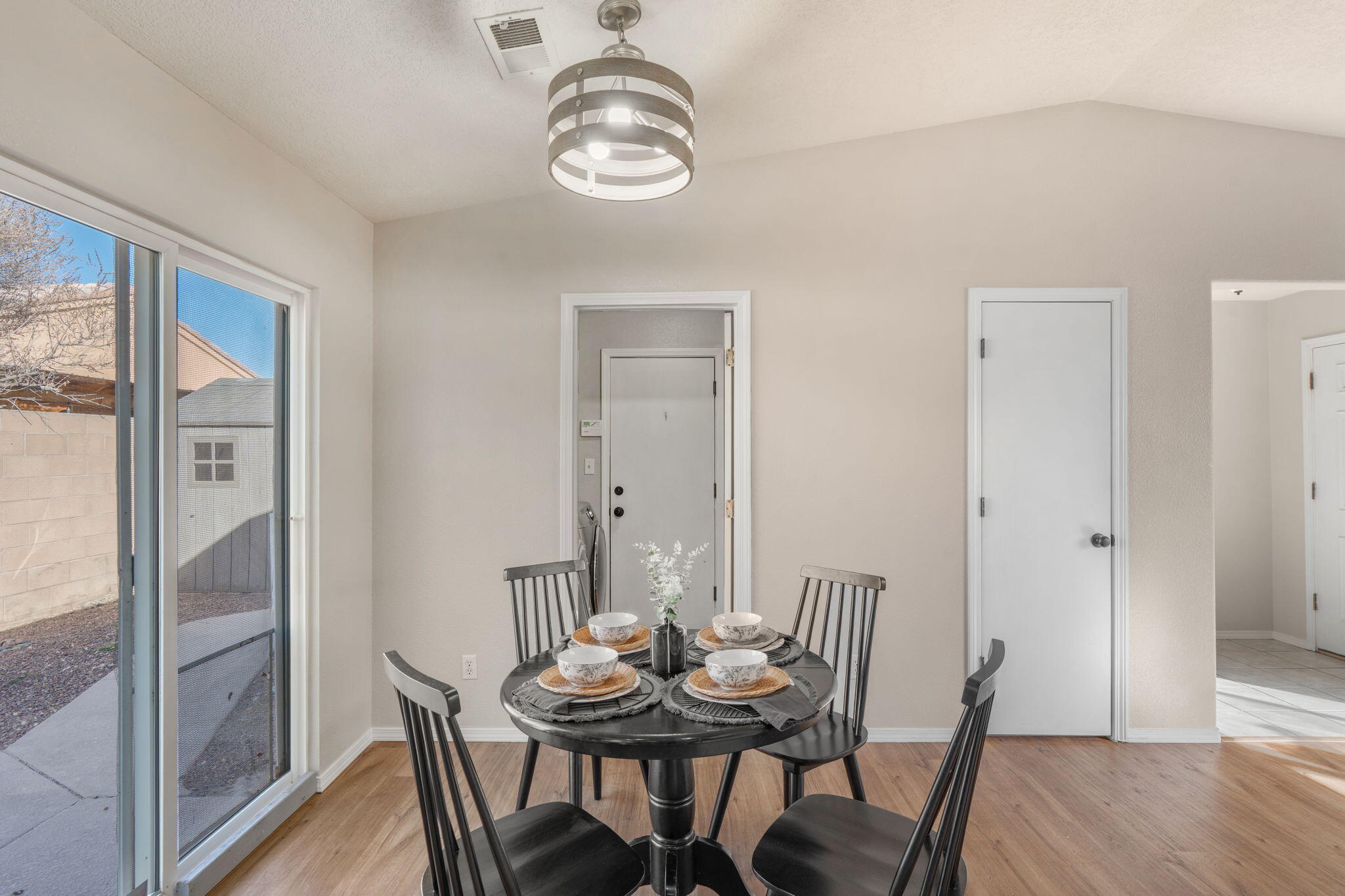 1305 Villa Campo NE