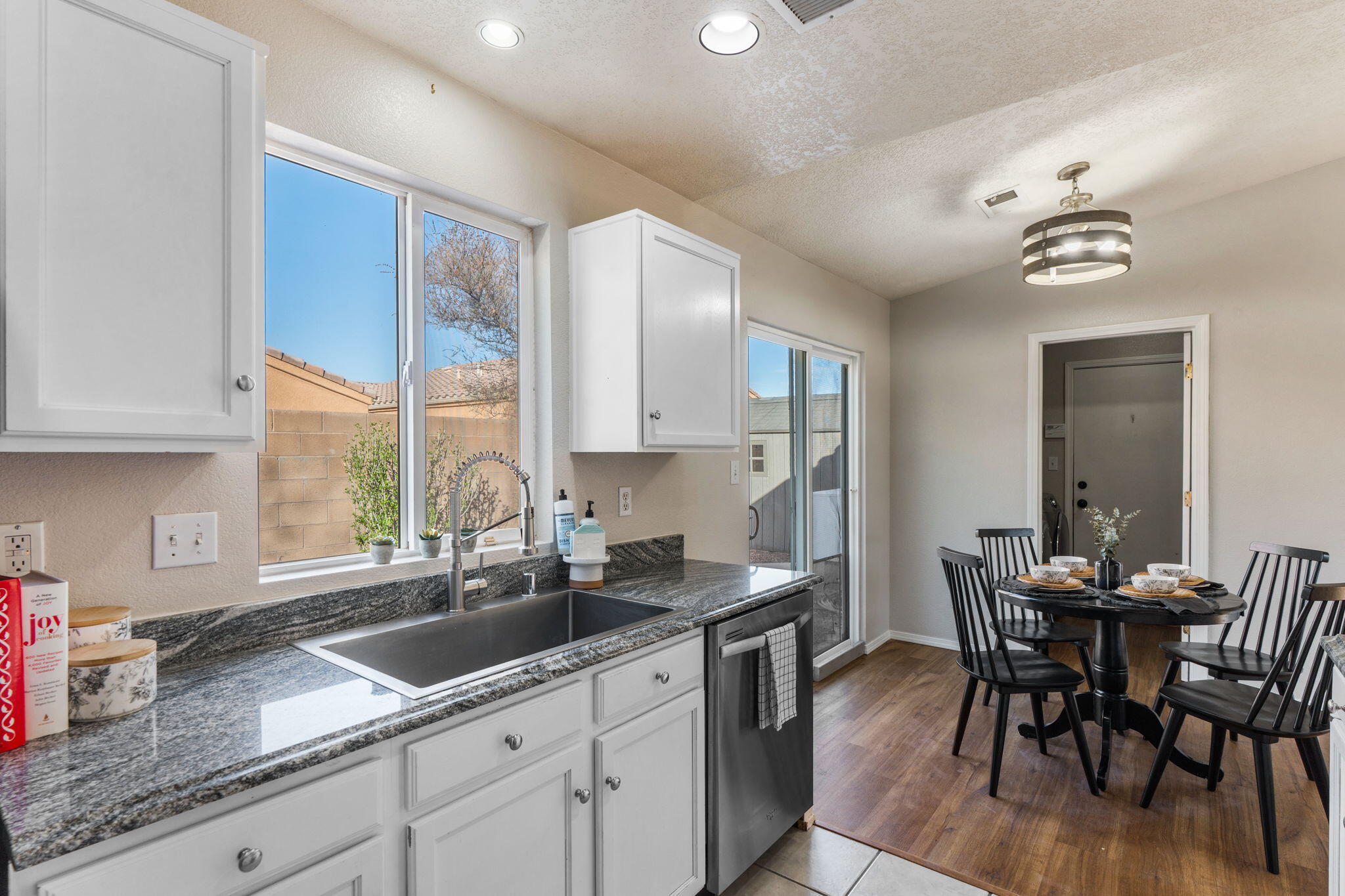 1305 Villa Campo NE