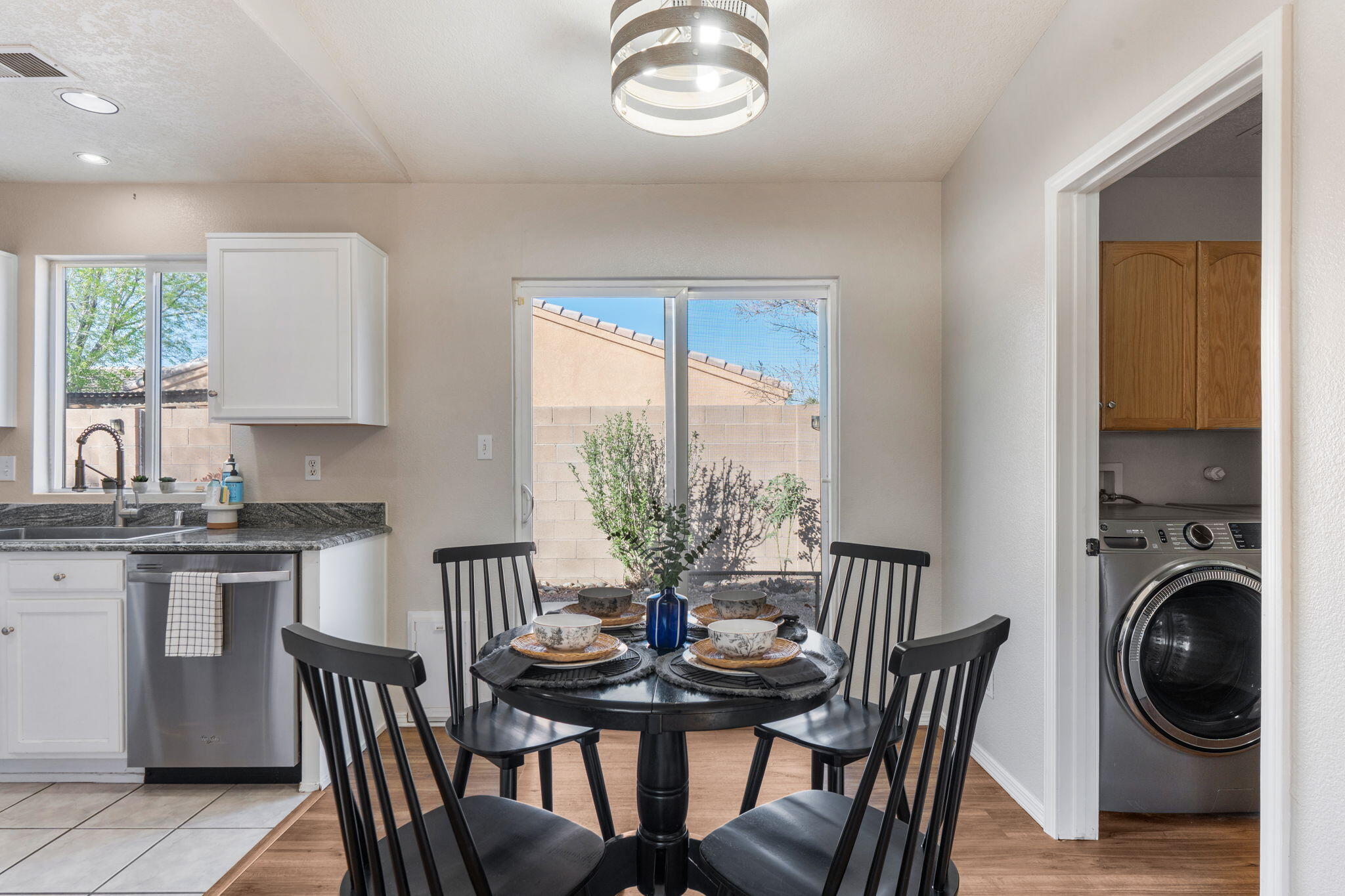 1305 Villa Campo NE