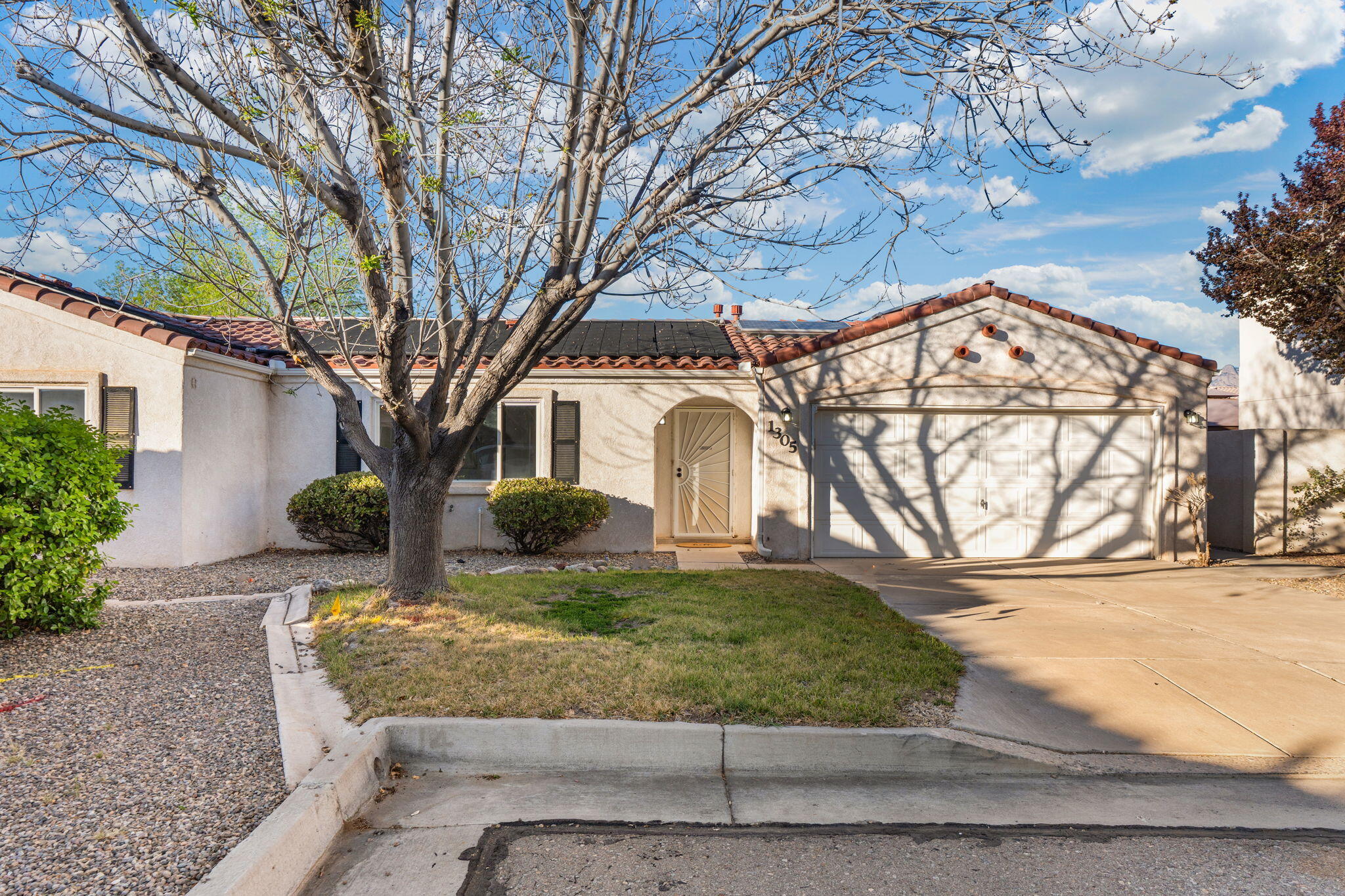 1305 Villa Campo NE