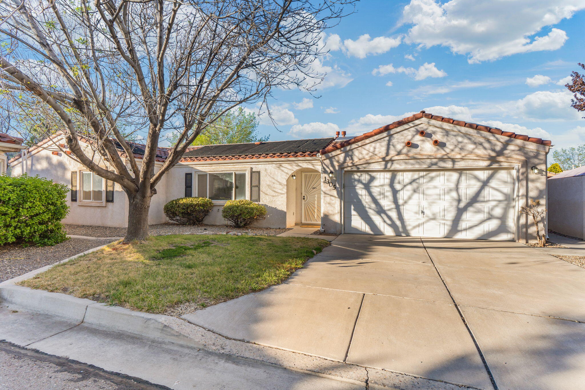 1305 Villa Campo NE