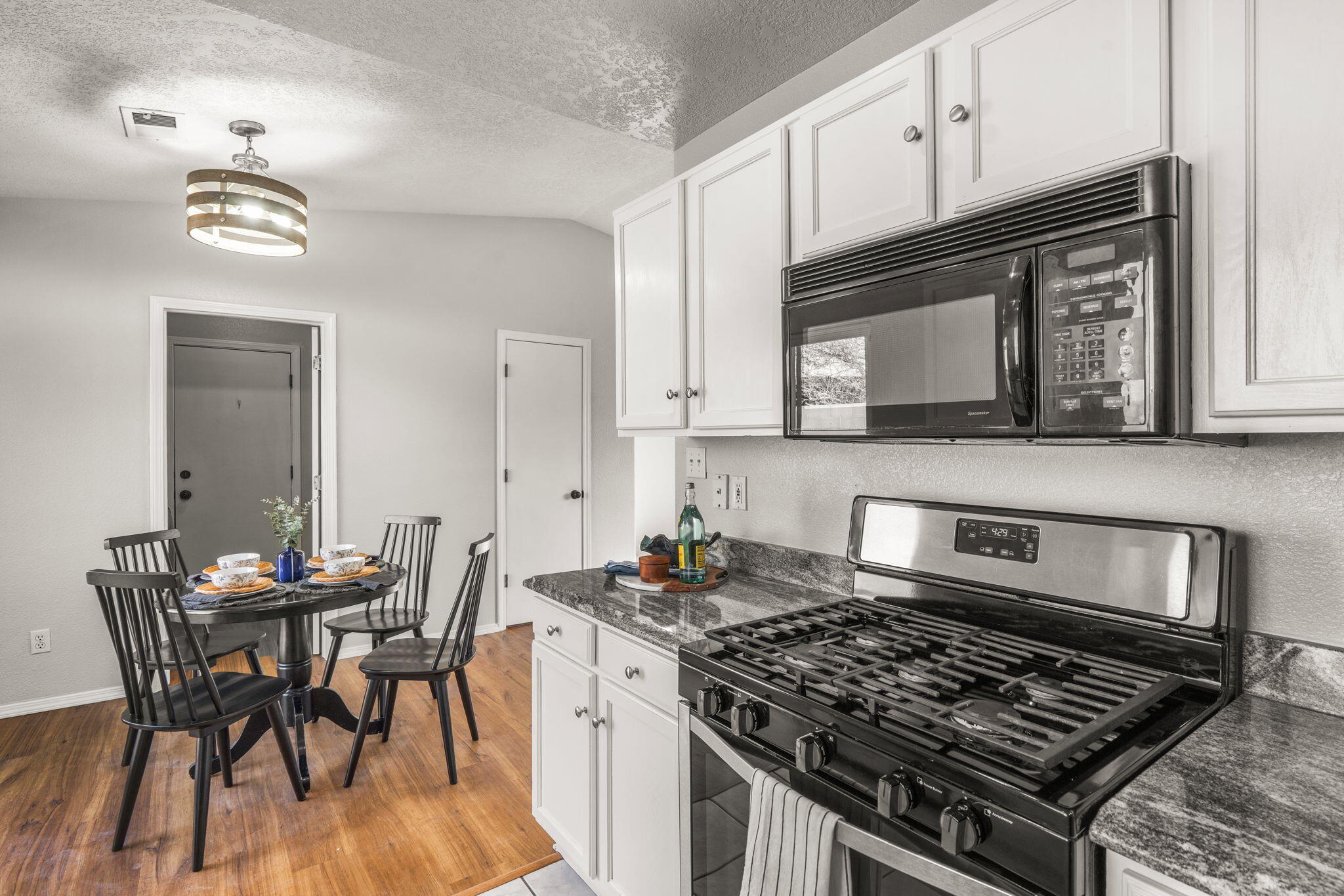 1305 Villa Campo NE