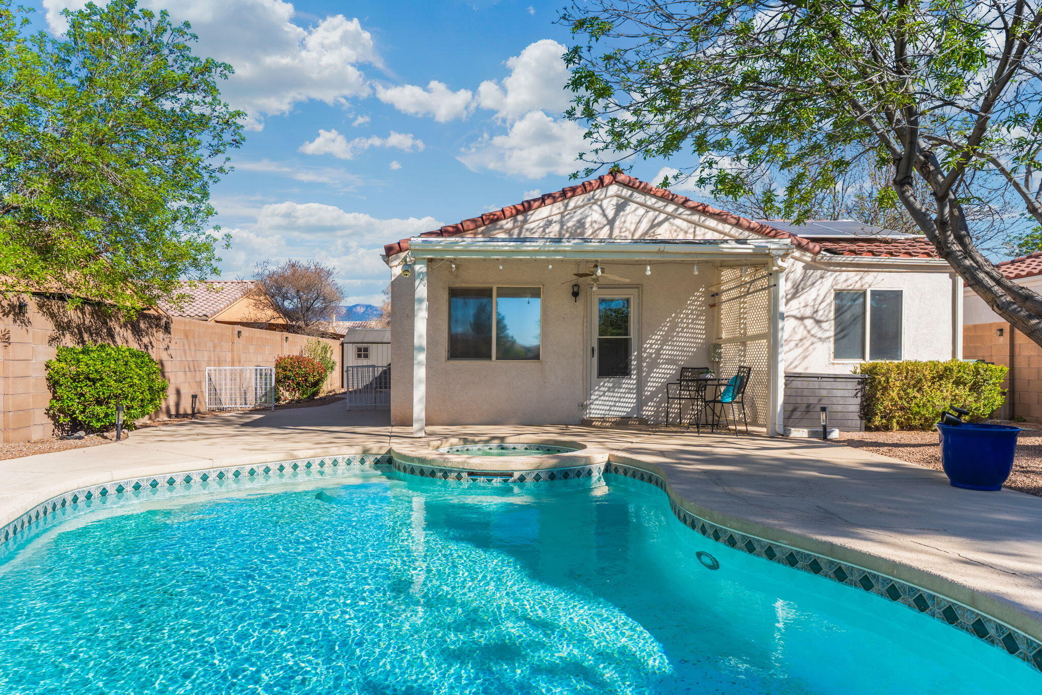 1305 Villa Campo NE