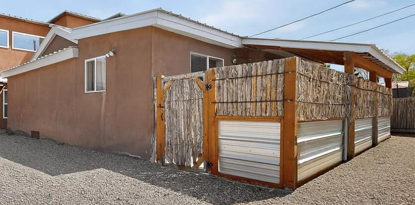 3327 Caminito Quintana