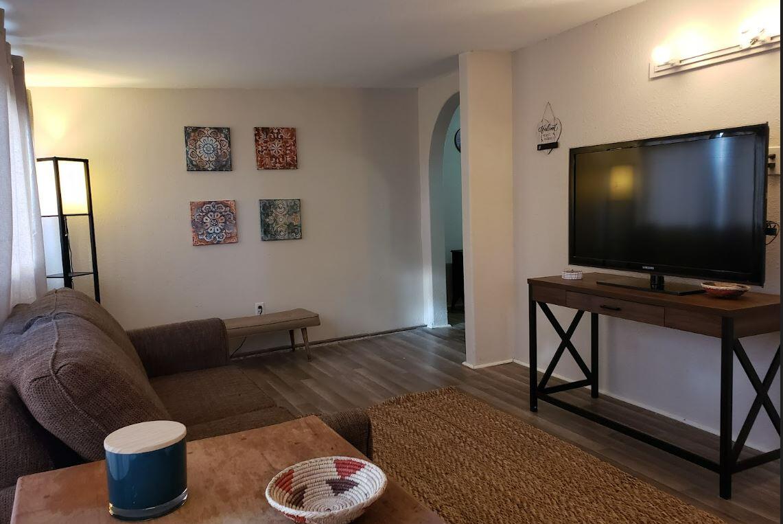 3327 Caminito Quintana