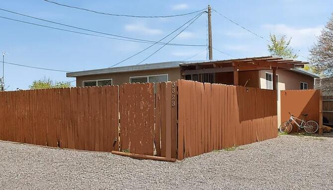 3327 Caminito Quintana