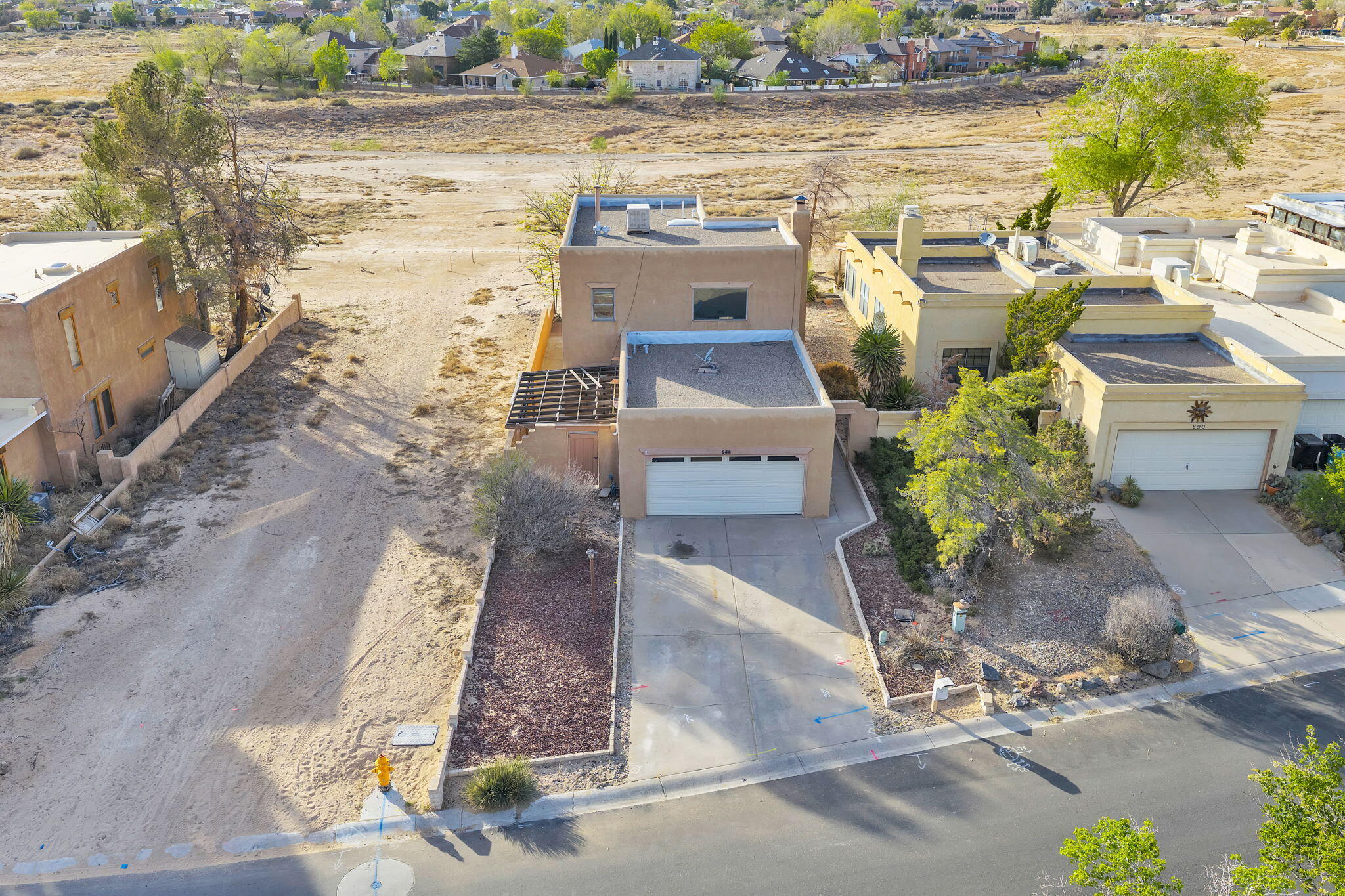 688 Lakeview Circle SE