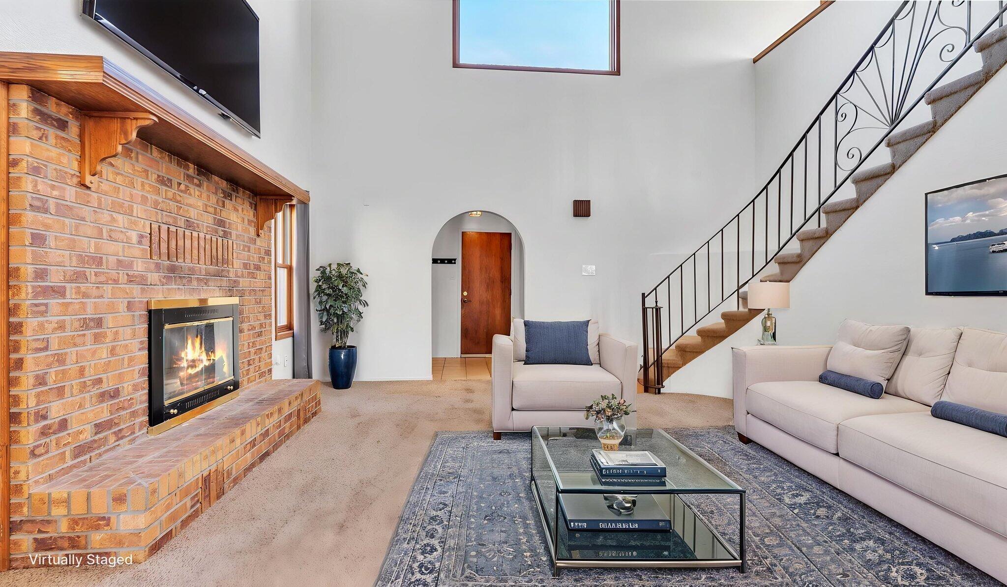 688 Lakeview Circle SE