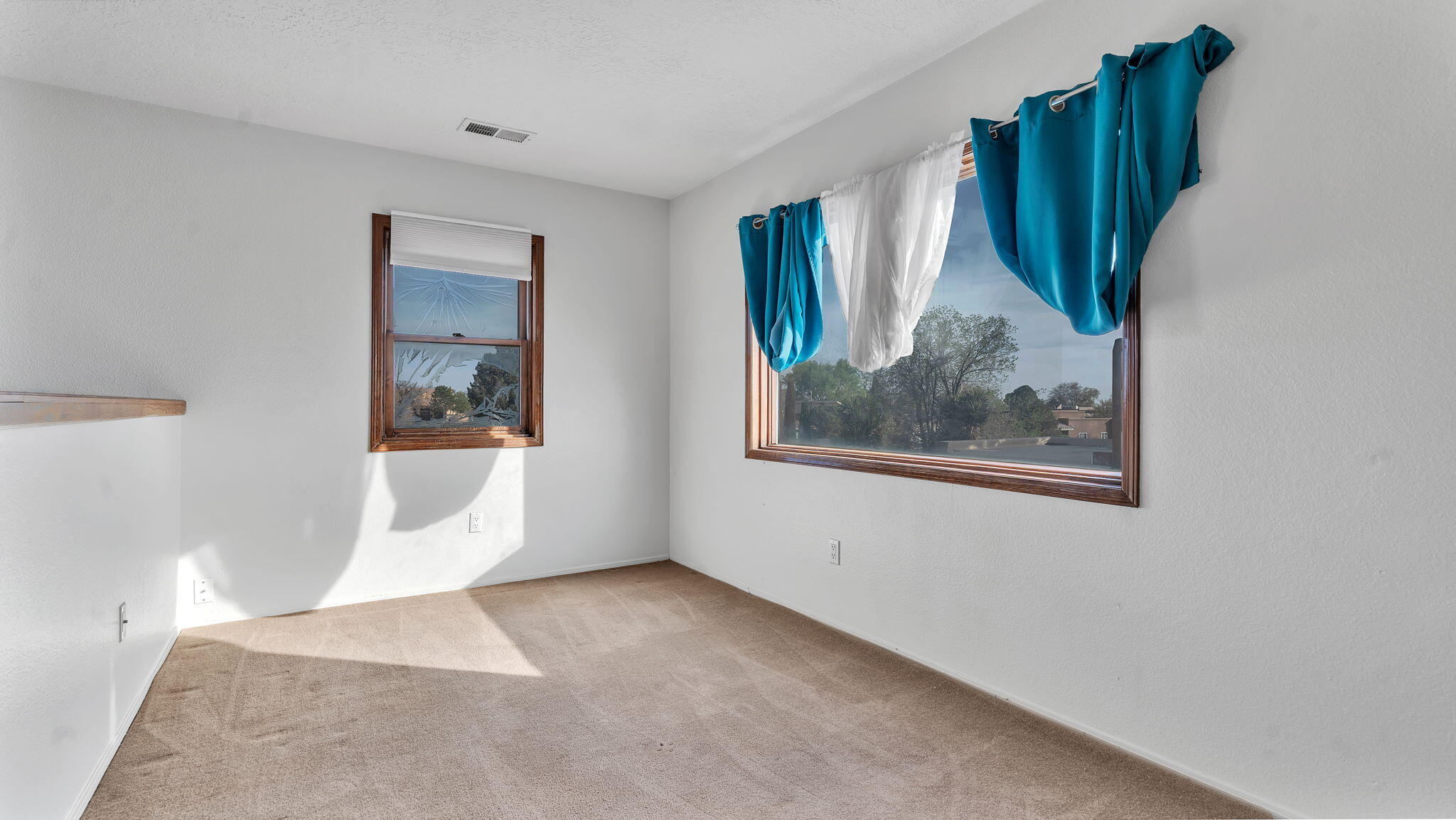 688 Lakeview Circle SE