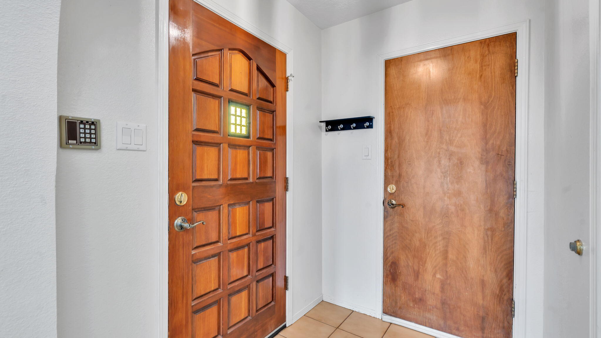 688 Lakeview Circle SE