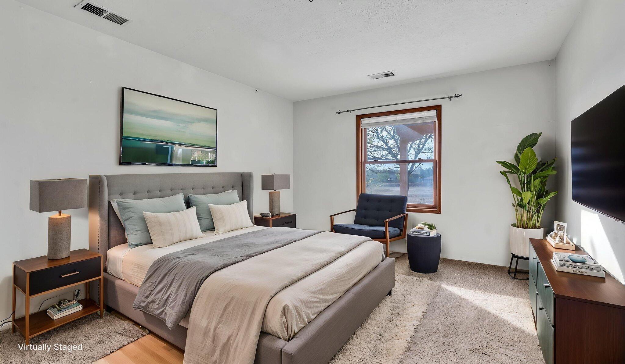 688 Lakeview Circle SE