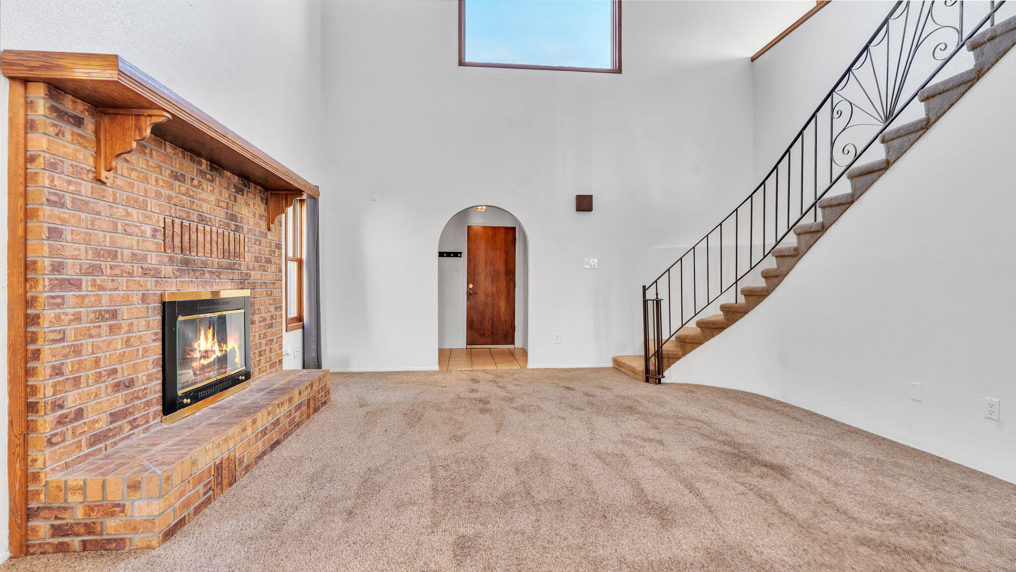 688 Lakeview Circle SE