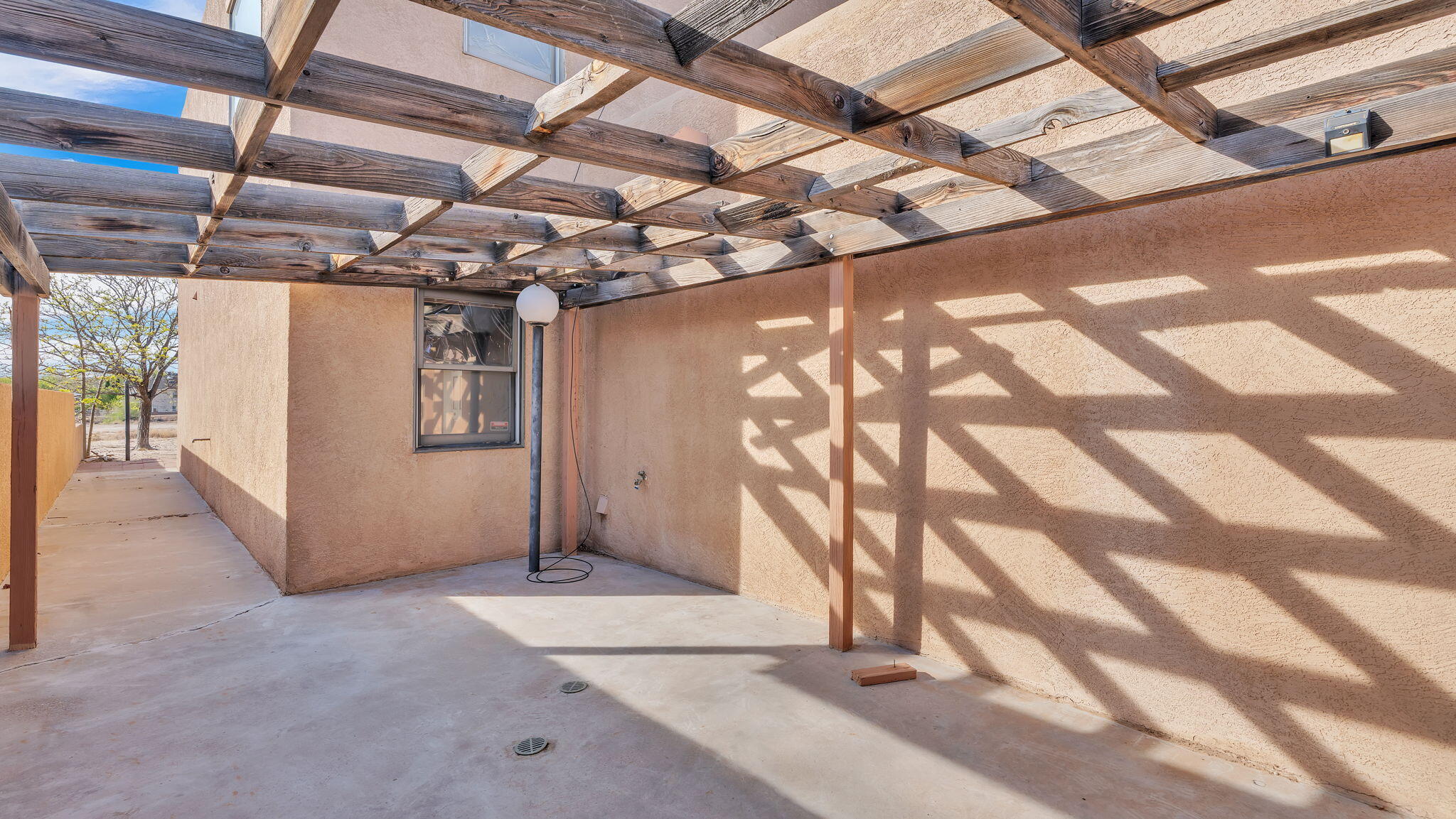 688 Lakeview Circle SE