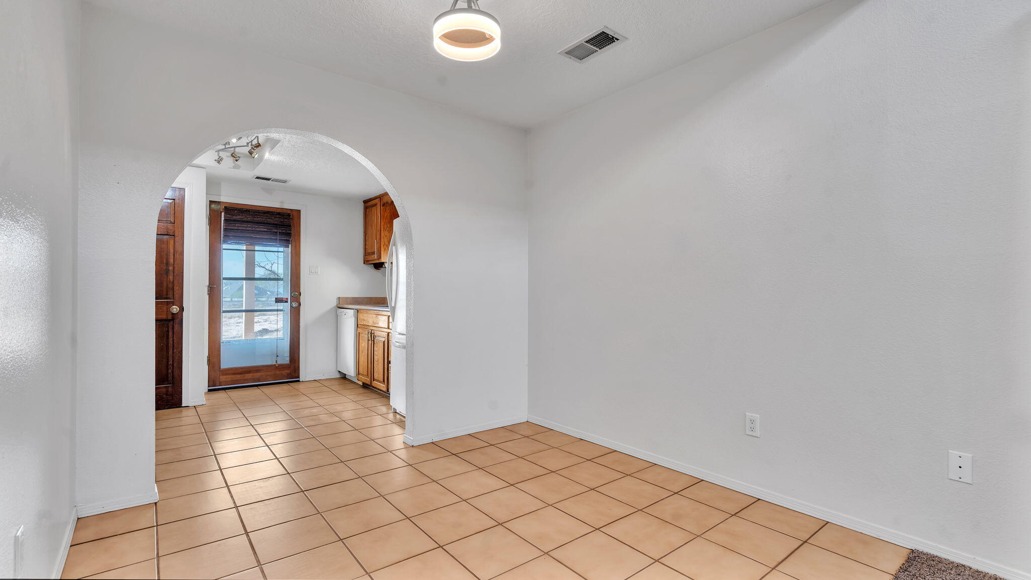 688 Lakeview Circle SE