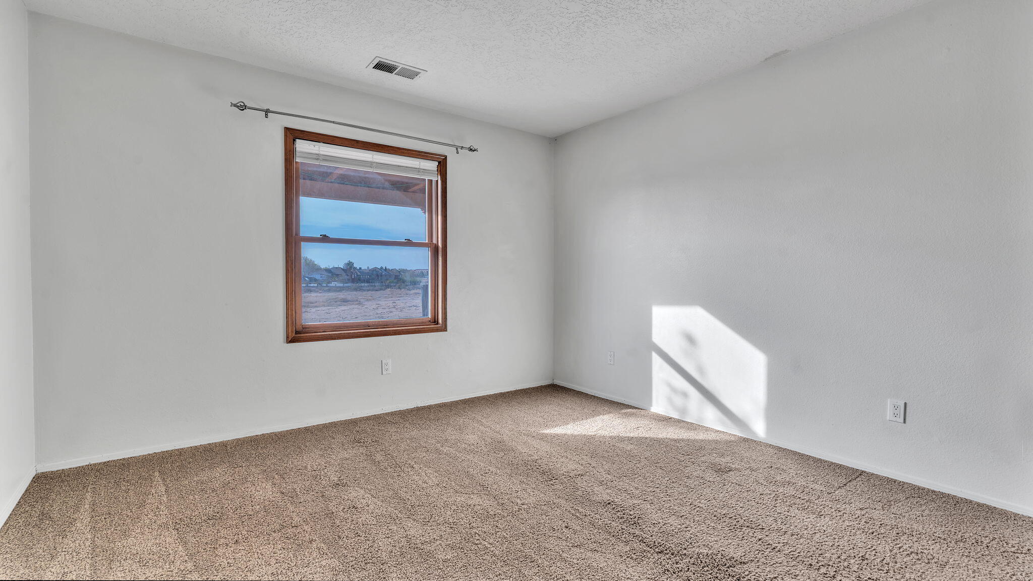 688 Lakeview Circle SE