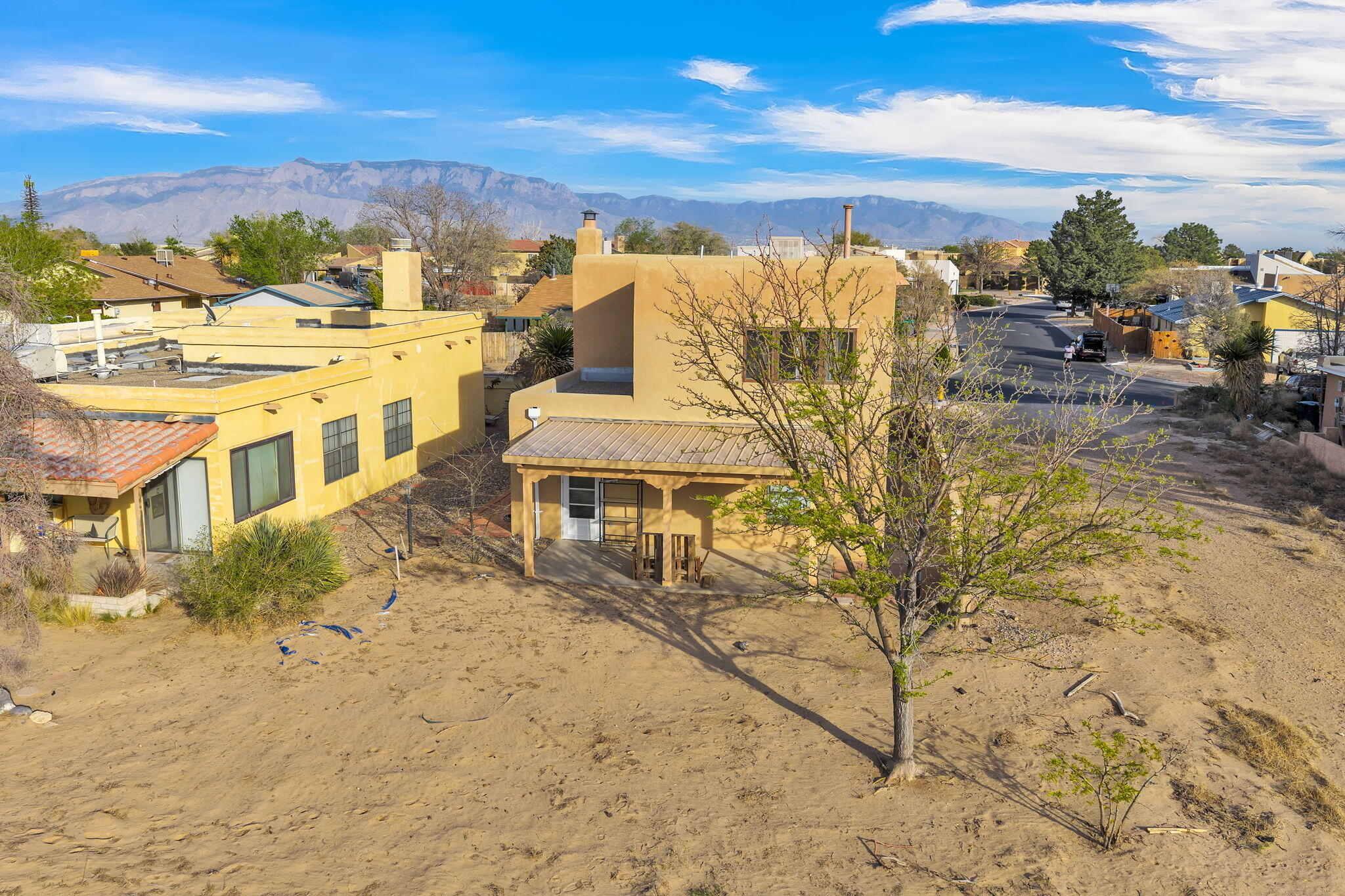 688 Lakeview Circle SE