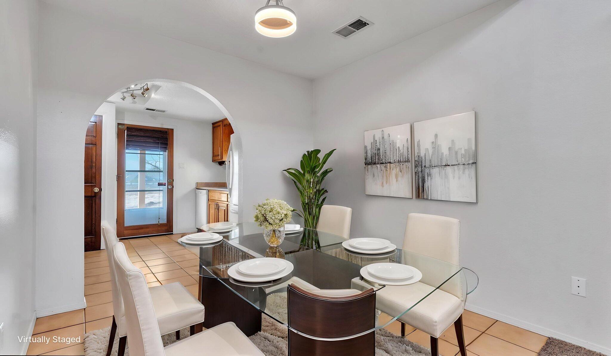 688 Lakeview Circle SE