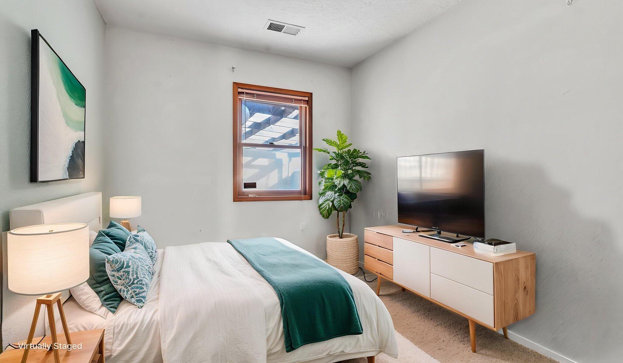 688 Lakeview Circle SE