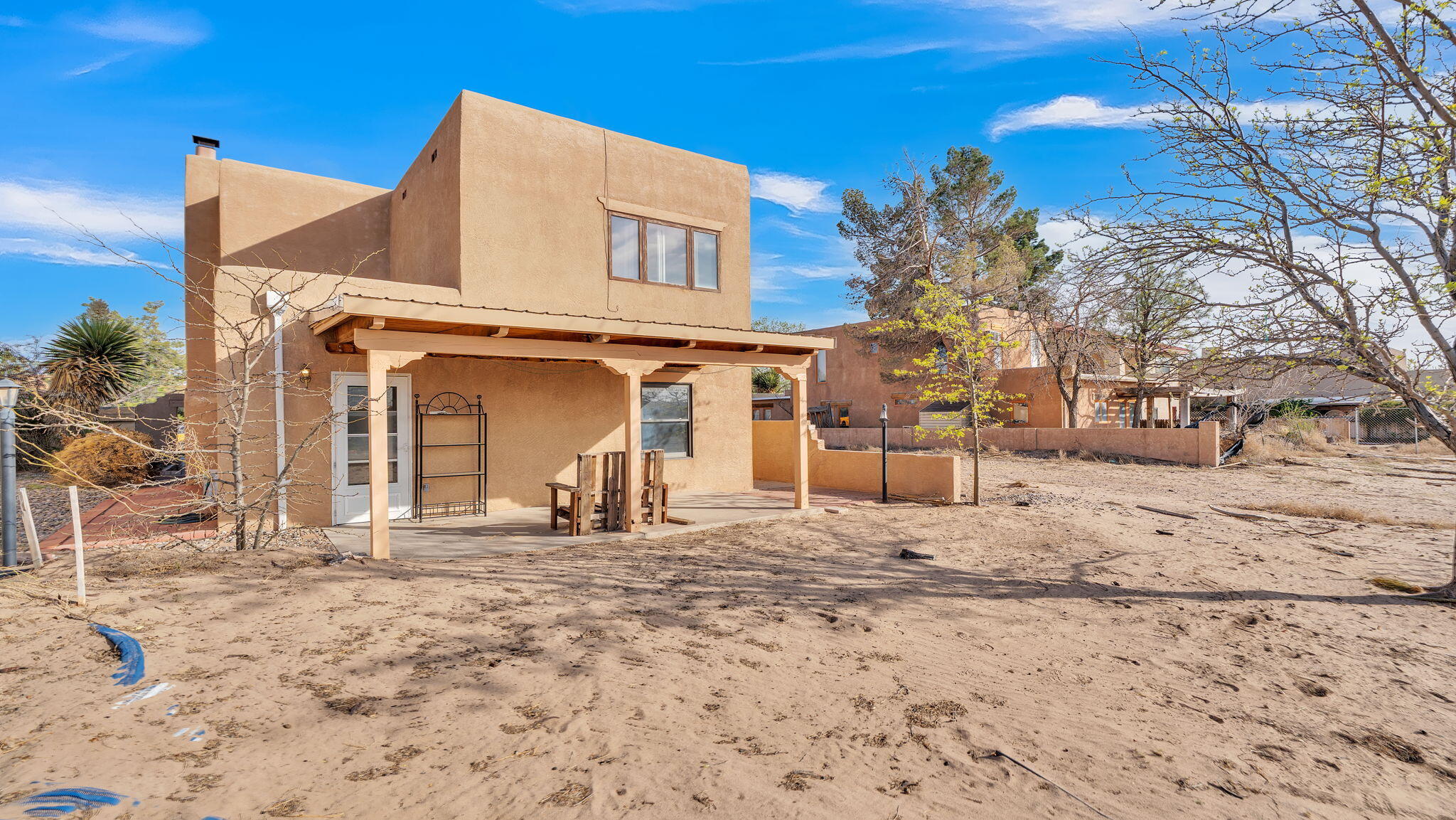 688 Lakeview Circle SE