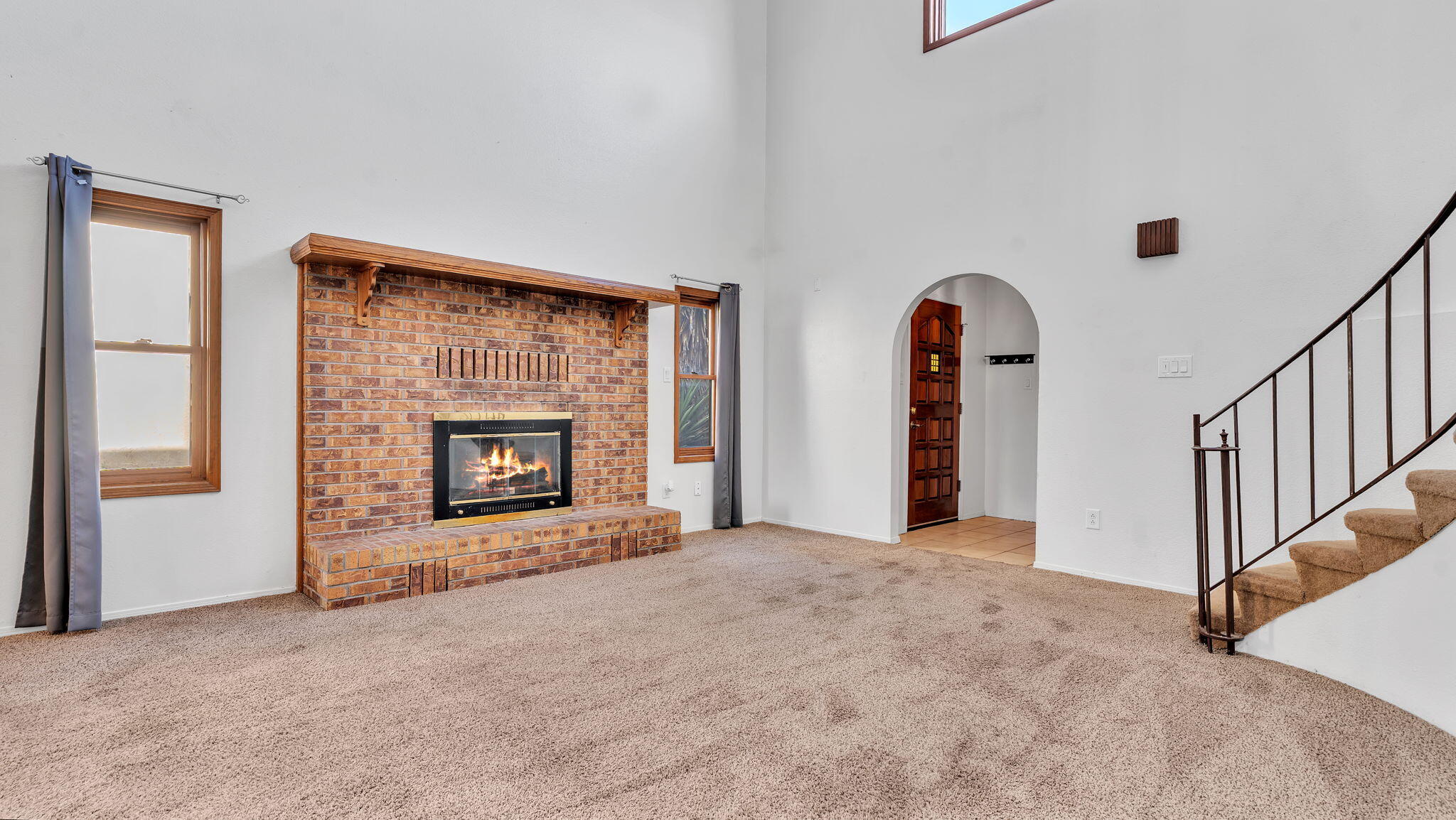 688 Lakeview Circle SE