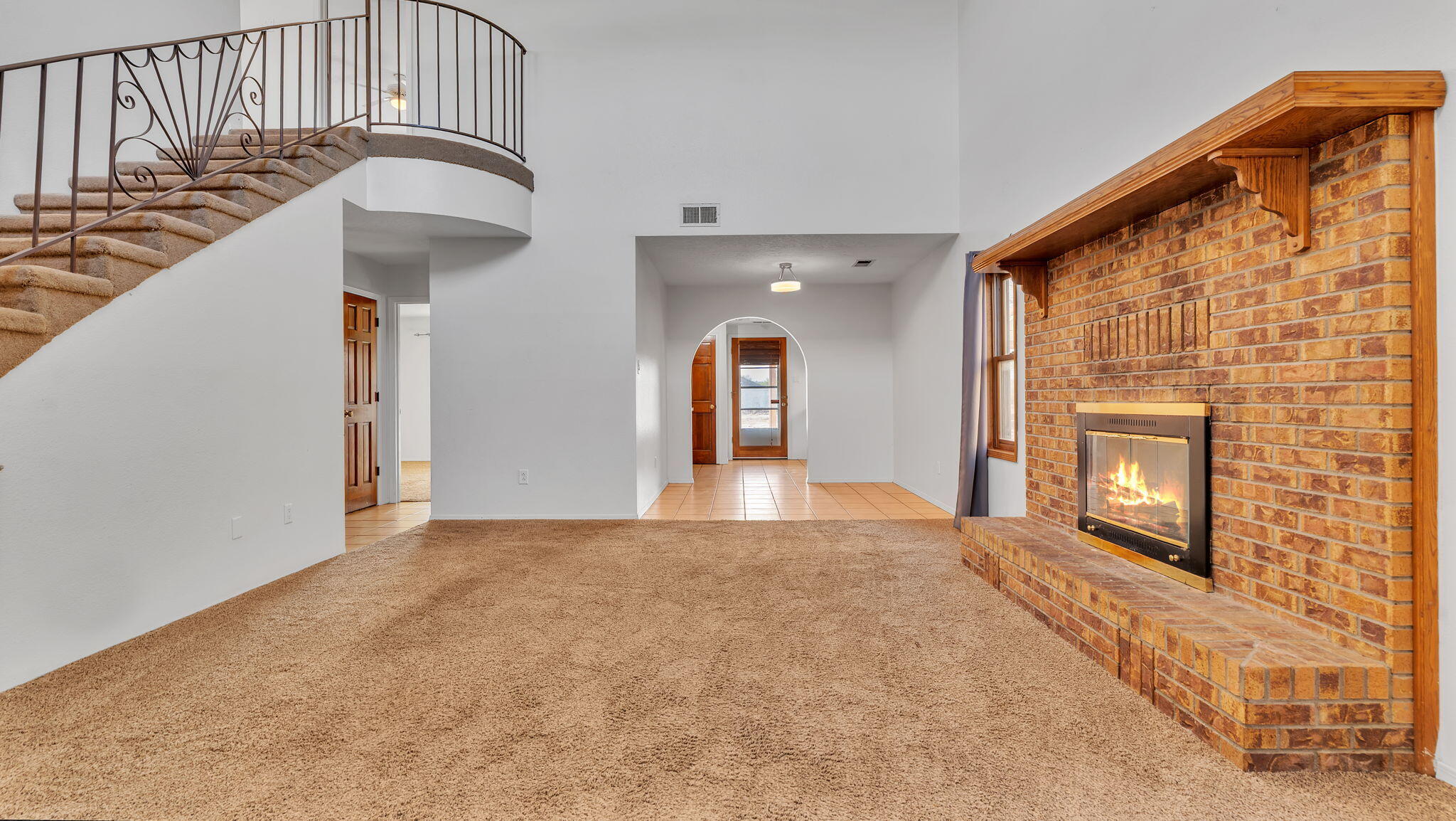 688 Lakeview Circle SE