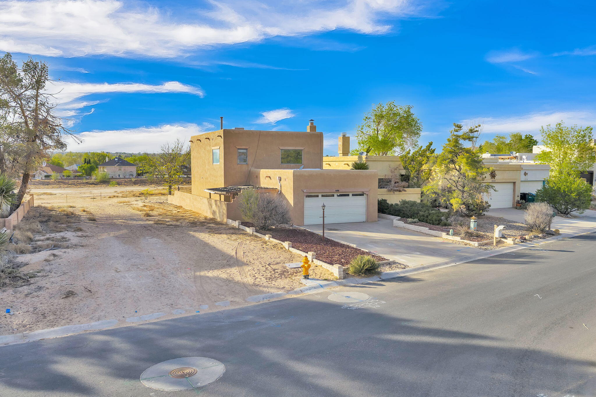 688 Lakeview Circle SE