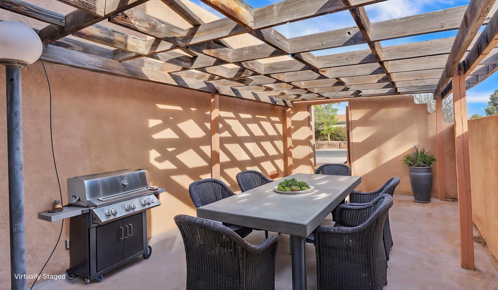 688 Lakeview Circle SE